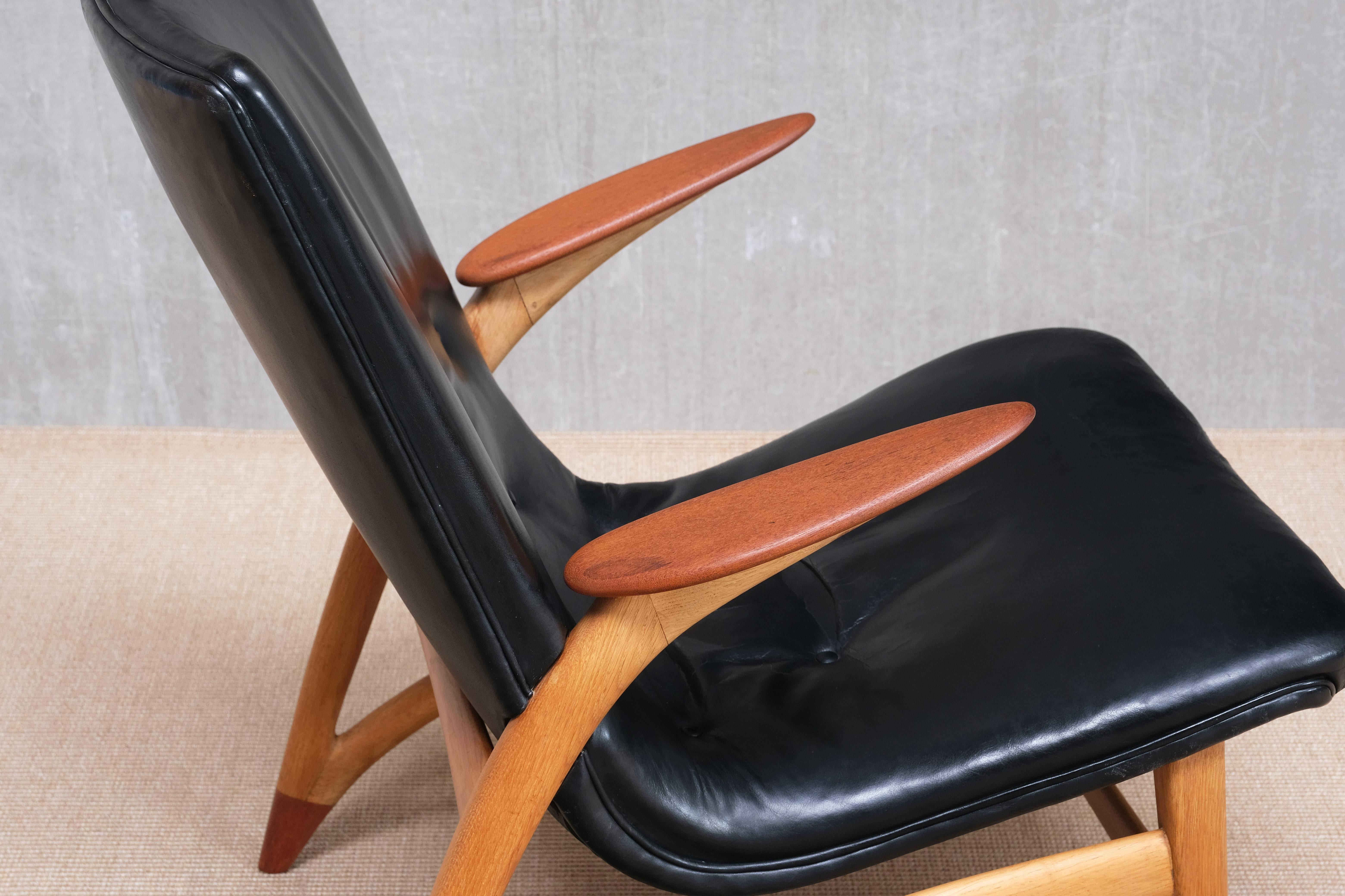 Wichtiger Arne Hovmand-Olsen Sessel in schwarzem Leder, Eiche, Teak, Dänemark, 1952 im Angebot 1
