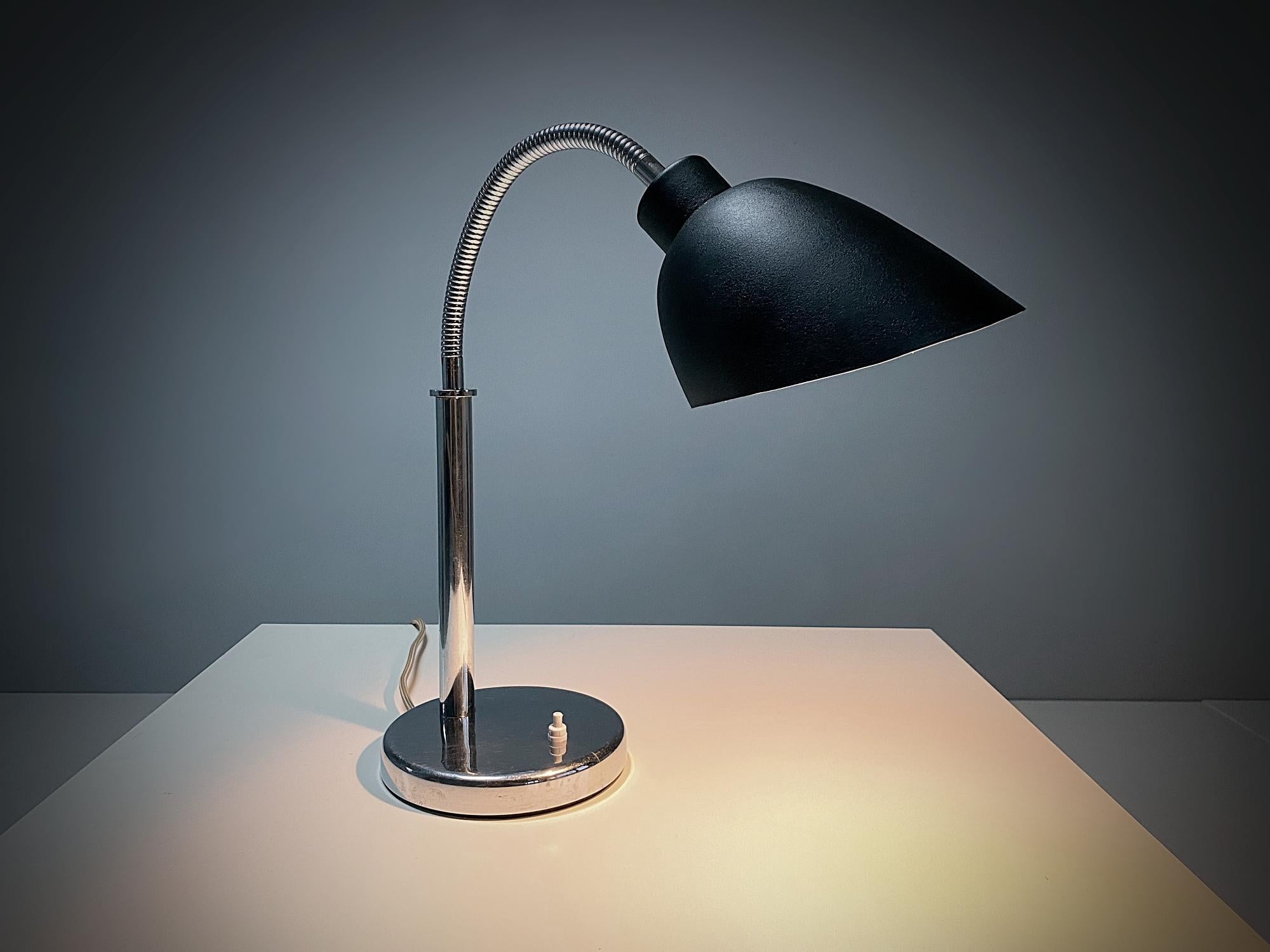 Important Arne Jacobsen AJ 8 modernist chromed and black lacquered brass/alloy table lamp manufactured in 1920s, Denmark. This is the first lamp series that Arne Jacobsen designed back in the 1920s and with its classic and elegant design, it is a