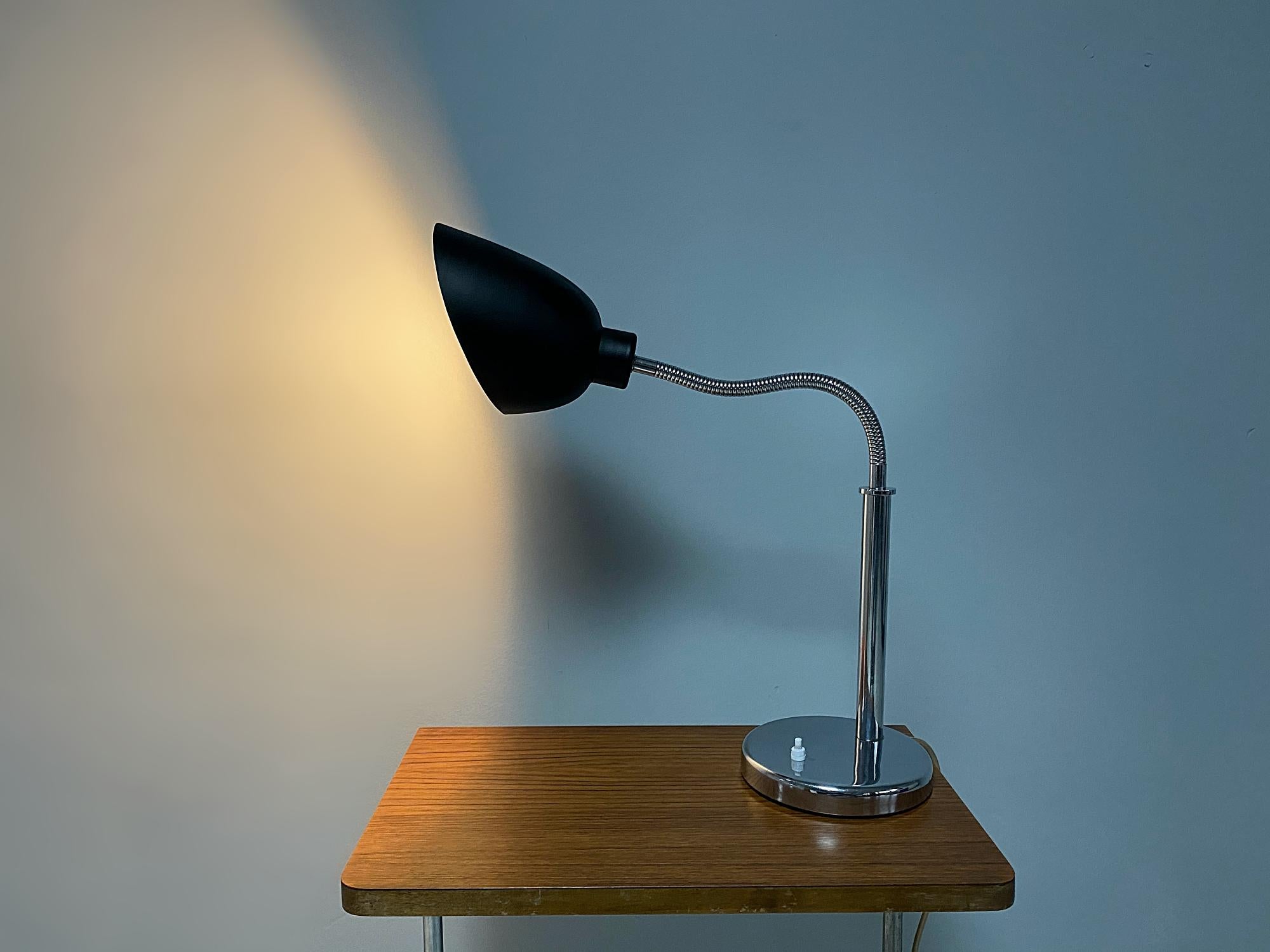 Important Arne Jacobsen AJ8 Modernist Table Lamp, 1920s, Denmark In Good Condition For Sale In Biebergemund, Hessen