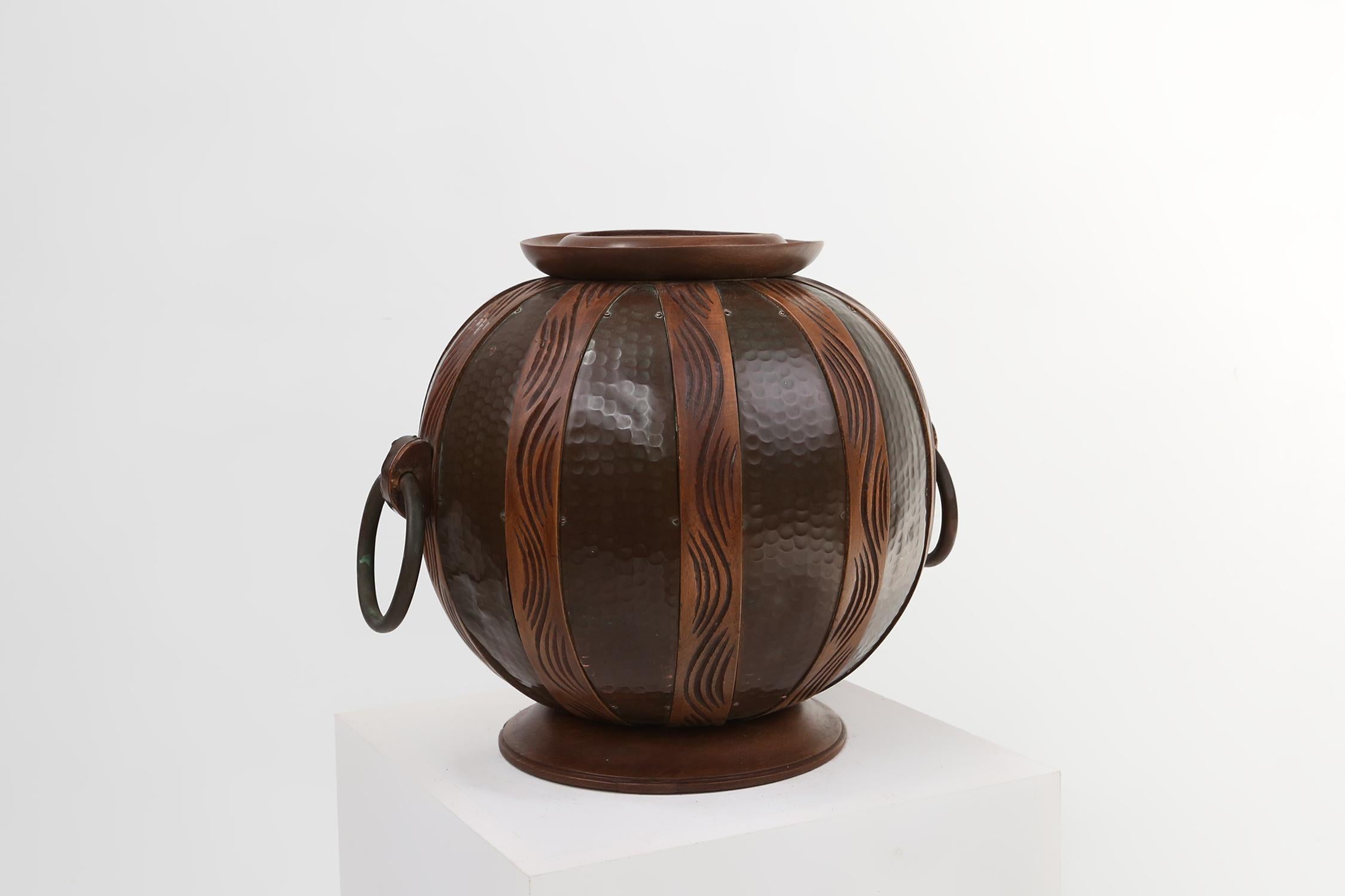 Importante jarrón bola Art Déco de Gustave Surrurier-Bovy, Bélgica ca. 1920 Art Nouveau en venta