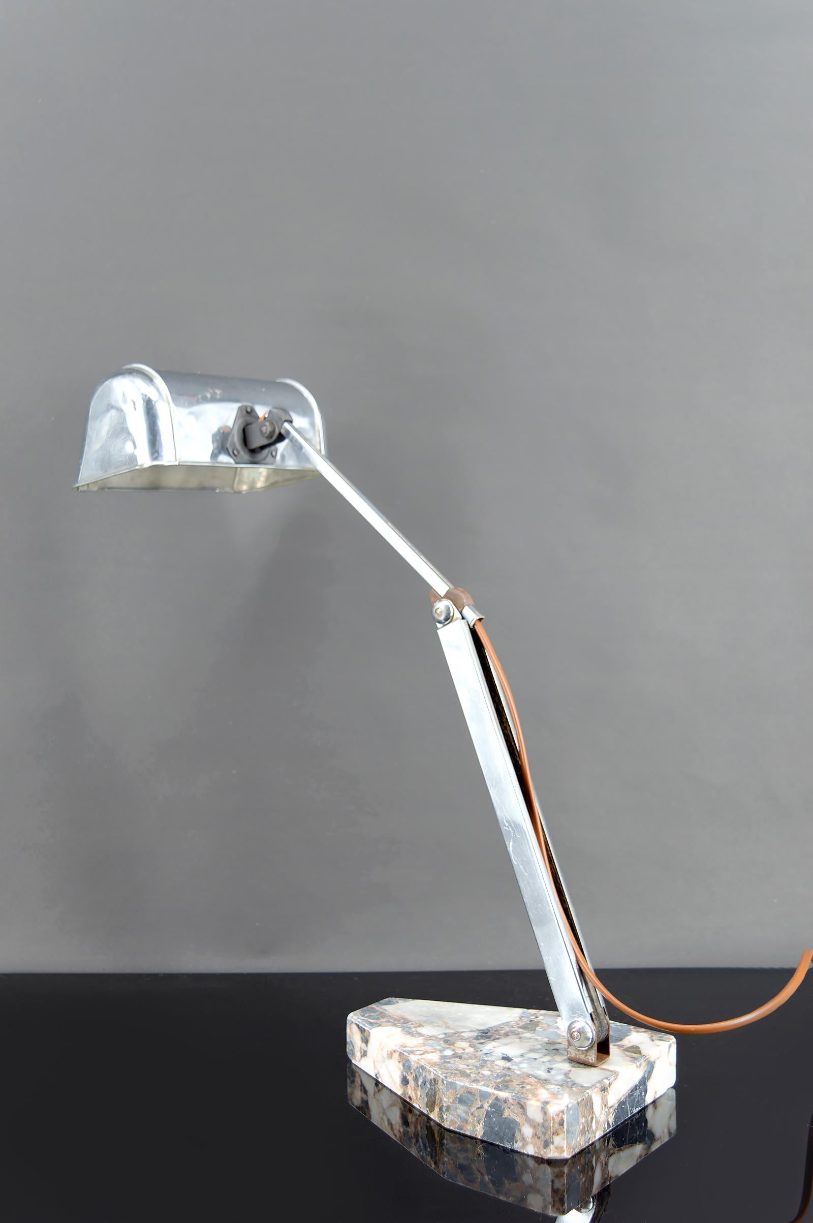 Francese Importante lampada da scrivania Art Deco, cromo, alluminio e marmo, design modernista 1930 in vendita
