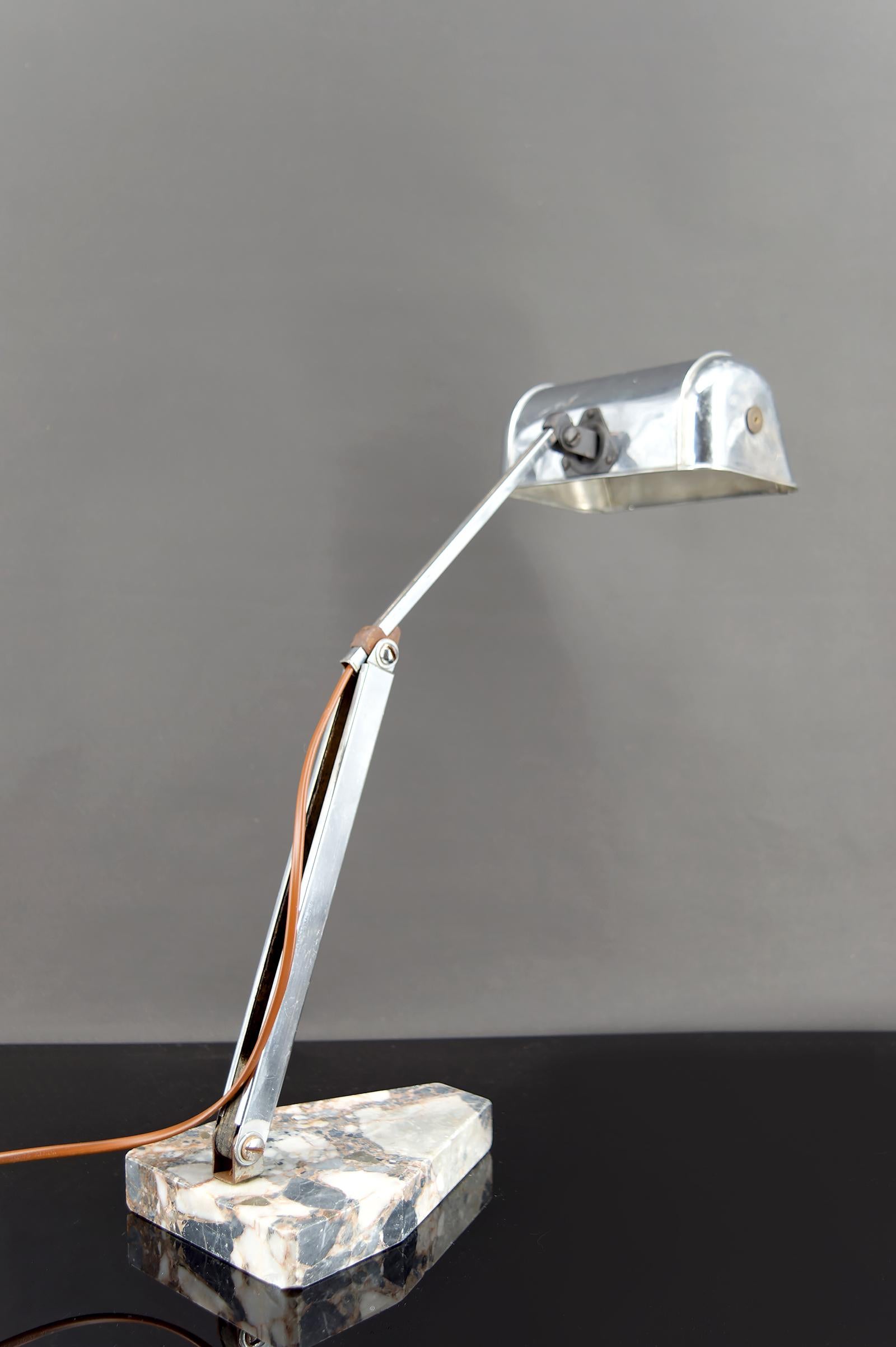 Importante lampada da scrivania Art Deco, cromo, alluminio e marmo, design modernista 1930 In condizioni discrete in vendita a VÉZELAY, FR