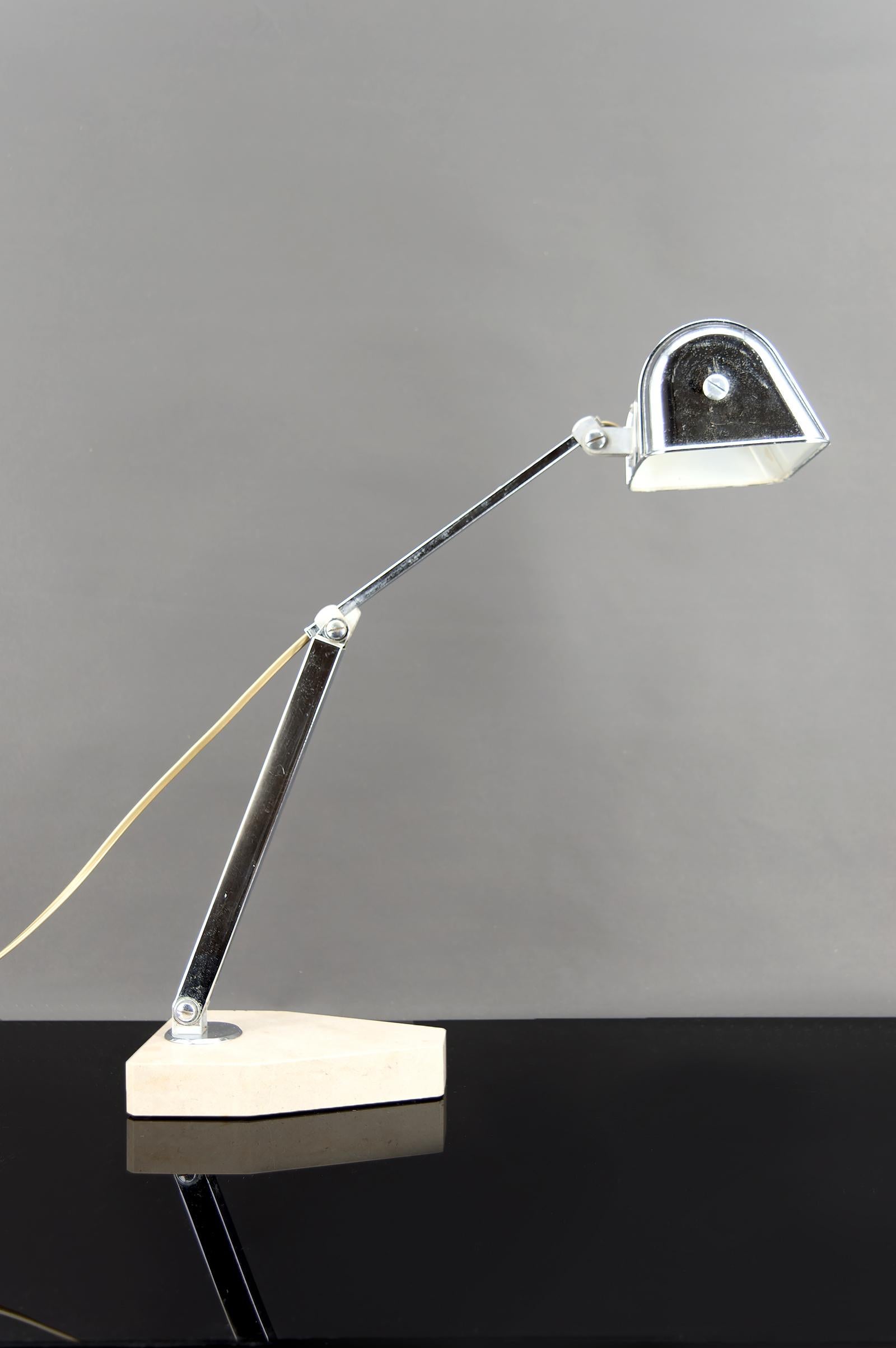 Metà XX secolo Importante lampada da scrivania Art Deco, cromo, alluminio e marmo, design modernista 1930 in vendita