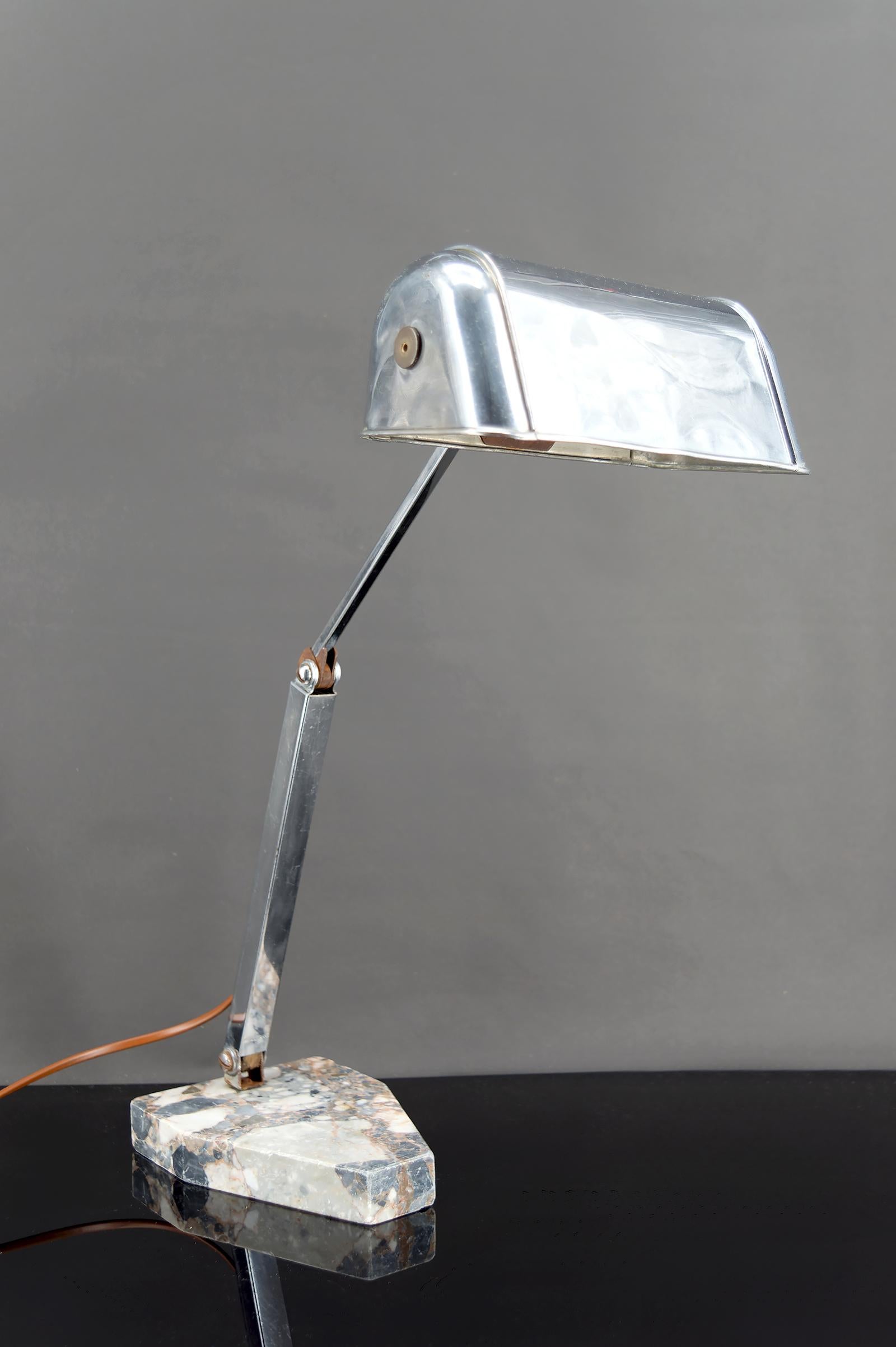 Metallo Importante lampada da scrivania Art Deco, cromo, alluminio e marmo, design modernista 1930 in vendita