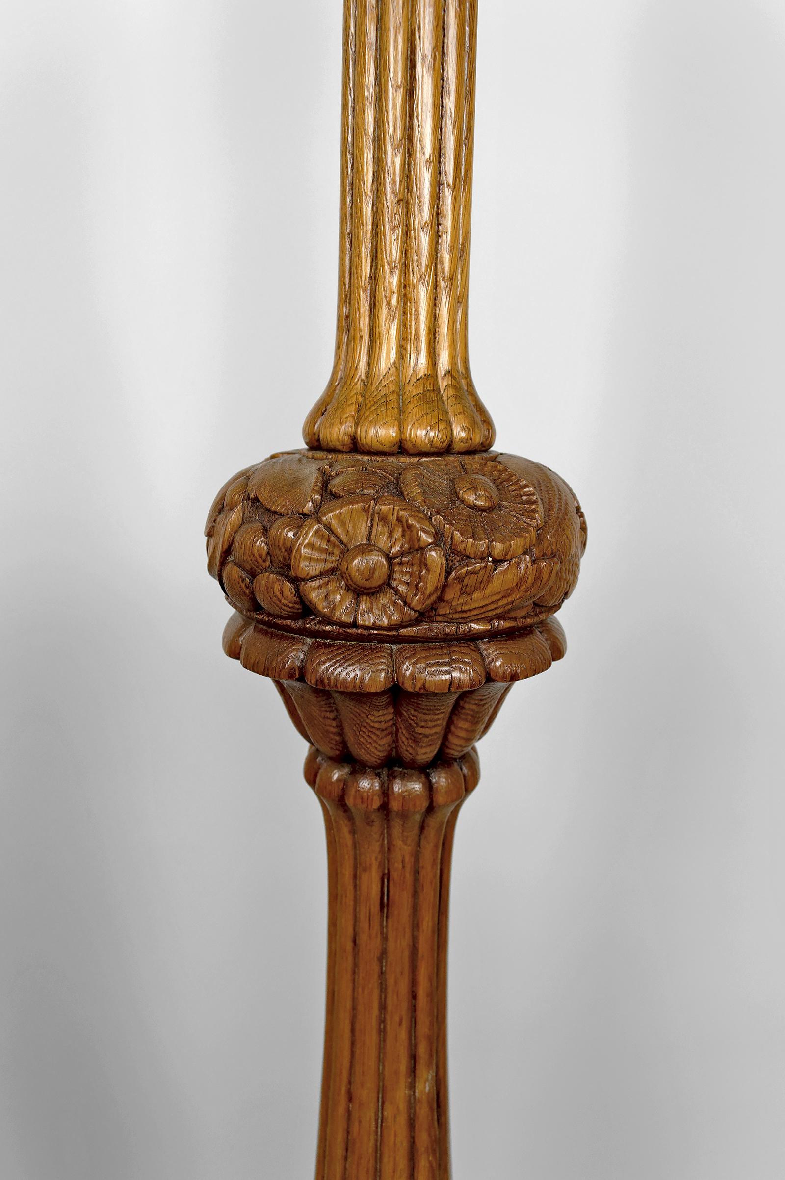 Importante lampada da terra Art Carved in quercia intagliata, Francia, CIRCA 1920 in vendita 6