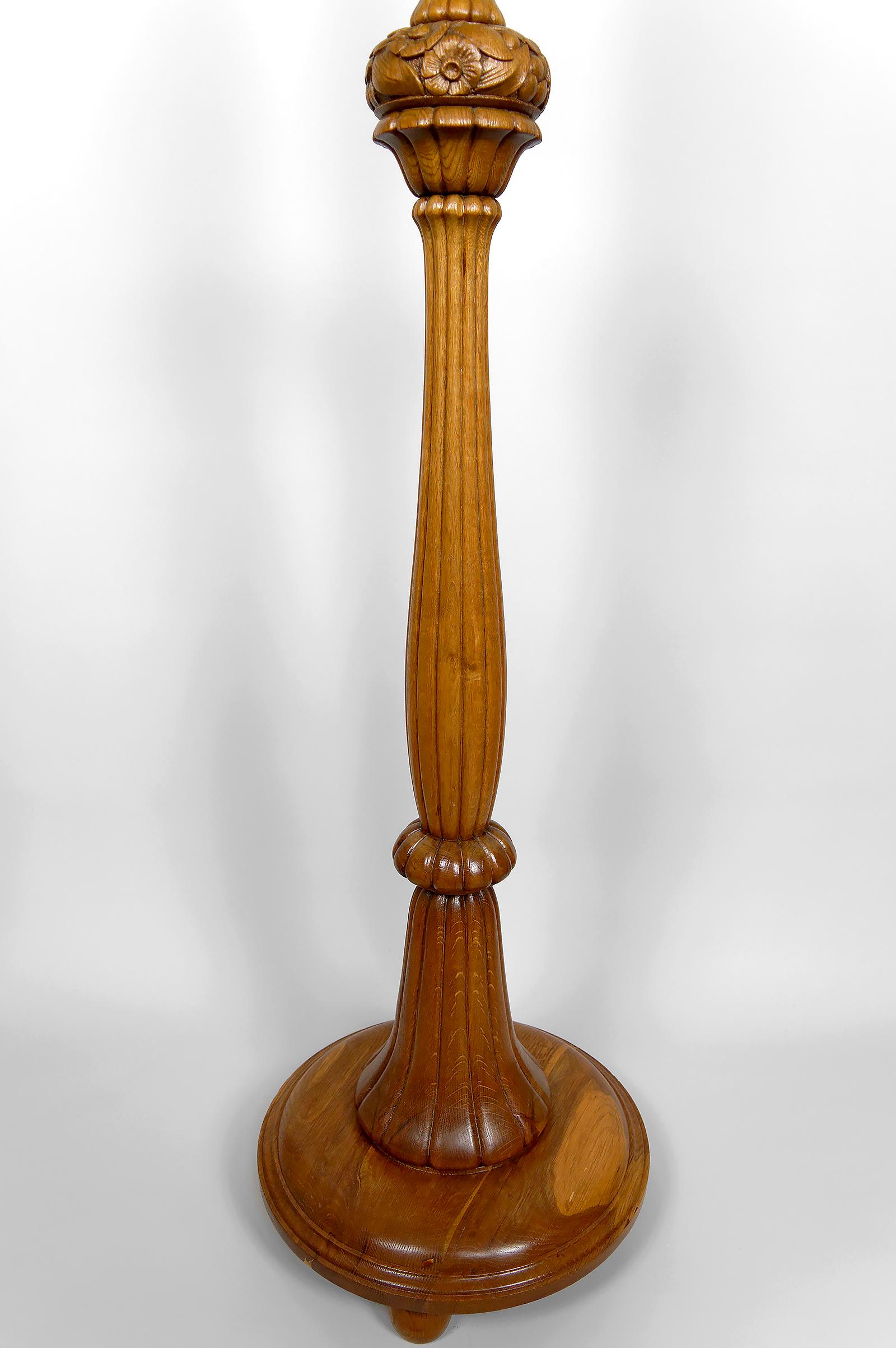 Importante lampada da terra Art Carved in quercia intagliata, Francia, CIRCA 1920 in vendita 7