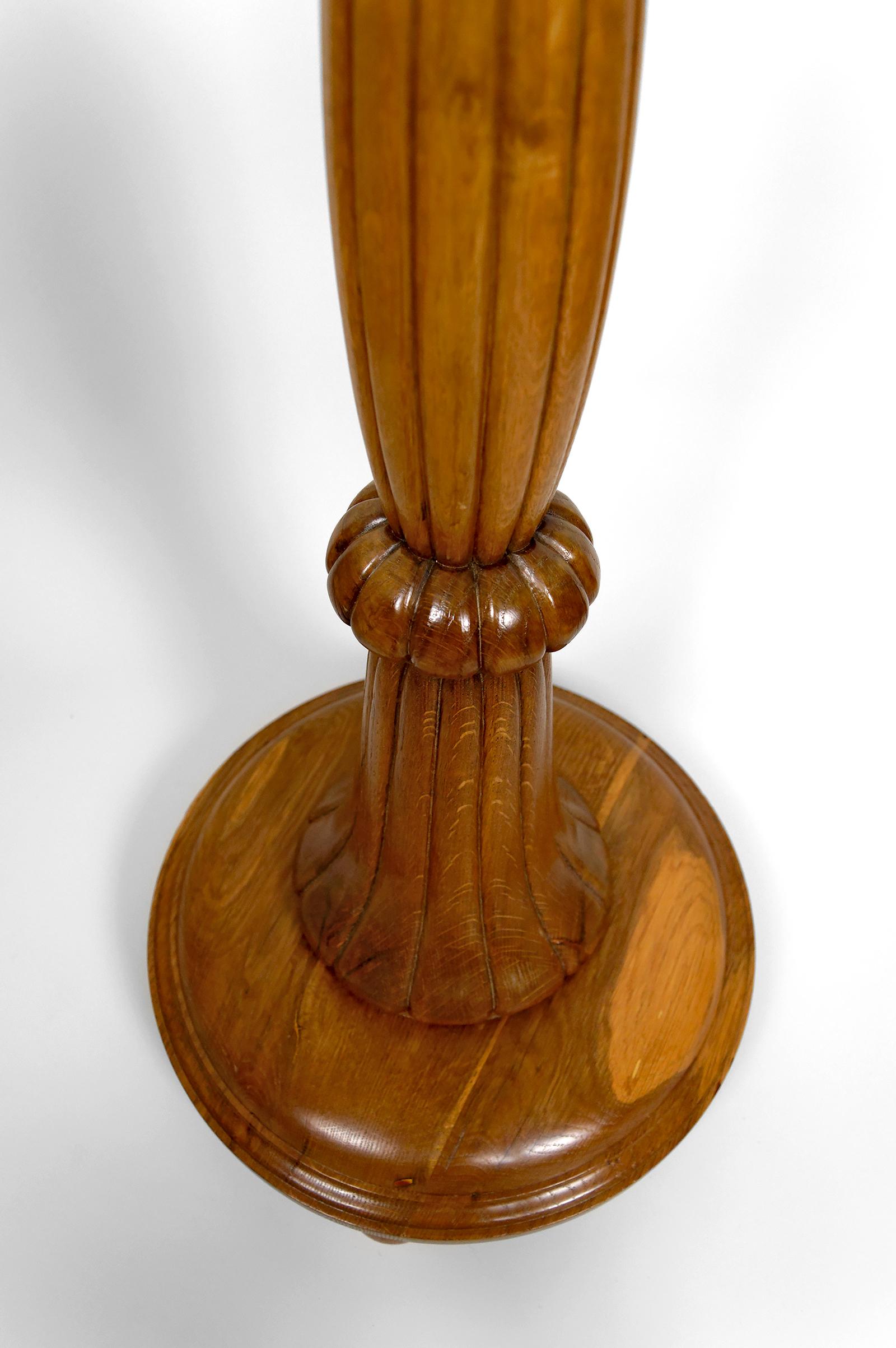 Importante lampada da terra Art Carved in quercia intagliata, Francia, CIRCA 1920 in vendita 11