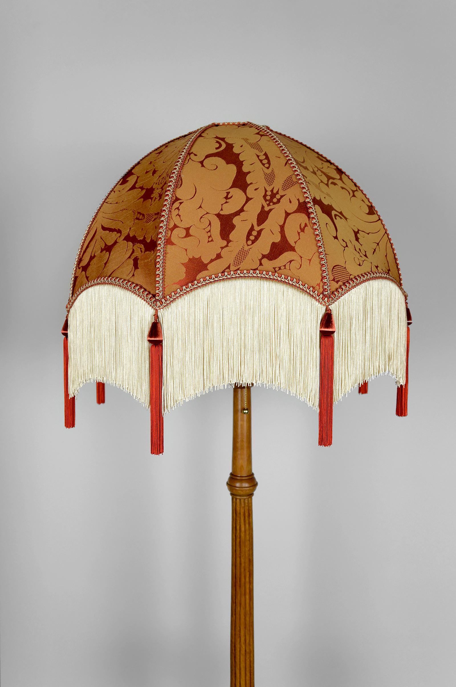 Importante lampada da terra Art Carved in quercia intagliata, Francia, CIRCA 1920 in vendita 12