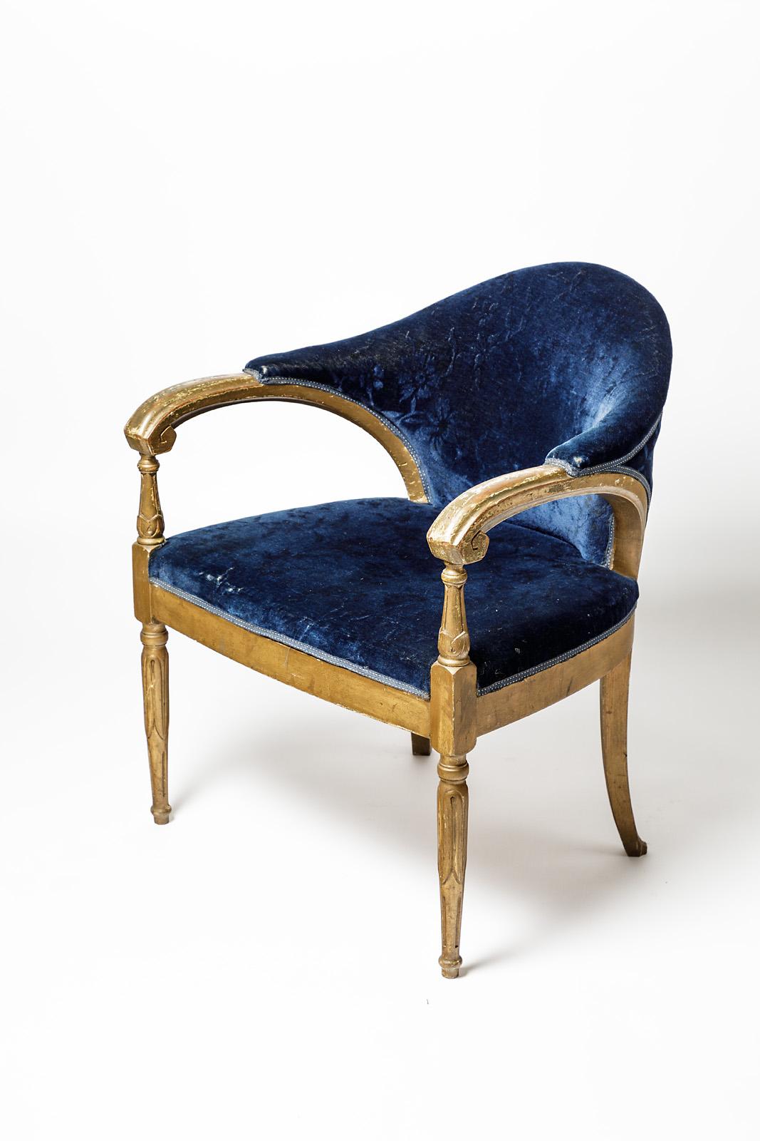 Very important desk chair, circa 1930.

Elegant desk chair with wood and beautiful original blue fabric.

Original good condition, some little cracks.

In the style of Léon Jallot ..

Dimensions: 80 x 67 x 50cm.