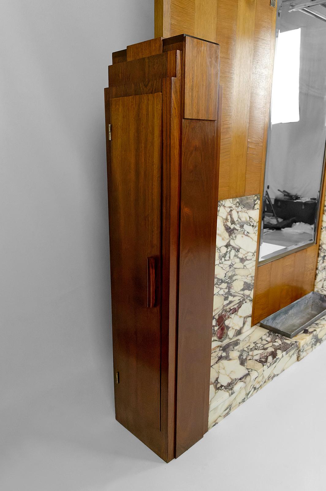 Important Art Deco Hall cabinet / coat stand in oak, marble and mahogany, 1920's For Sale 4