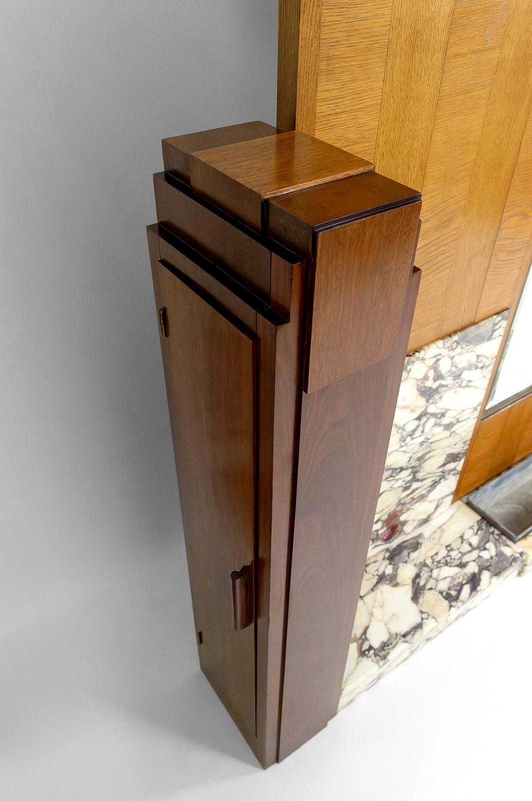 Important Art Deco Hall cabinet / coat stand in oak, marble and mahogany, 1920's For Sale 5