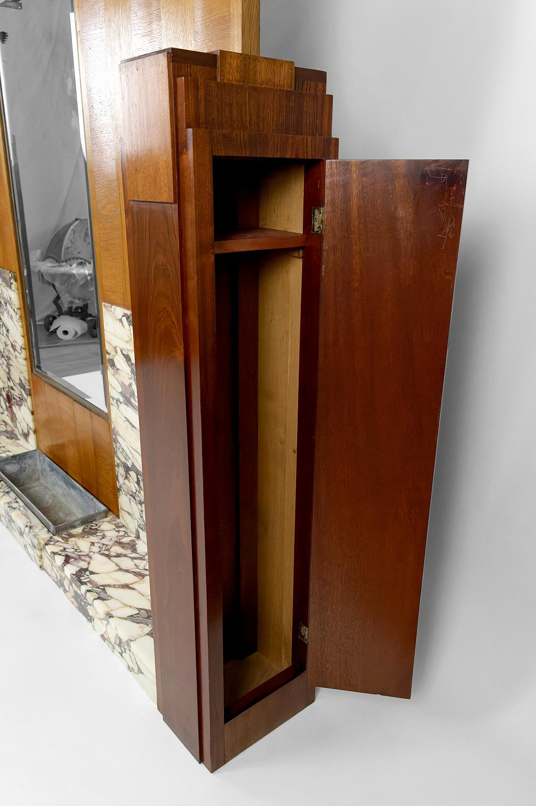 Important Art Deco Hall cabinet / coat stand in oak, marble and mahogany, 1920's For Sale 10