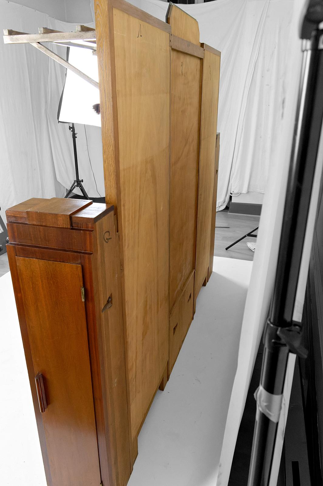 Important Art Deco Hall cabinet / coat stand in oak, marble and mahogany, 1920's For Sale 11