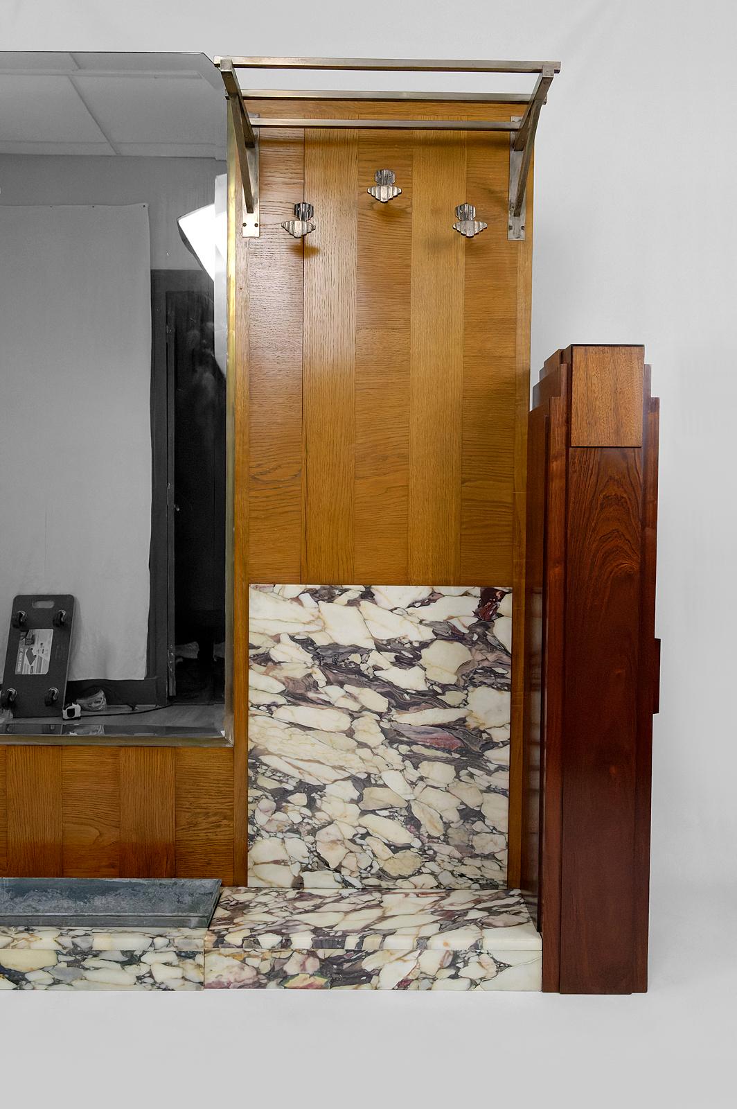 Beveled Important Art Deco Hall cabinet / coat stand in oak, marble and mahogany, 1920's For Sale