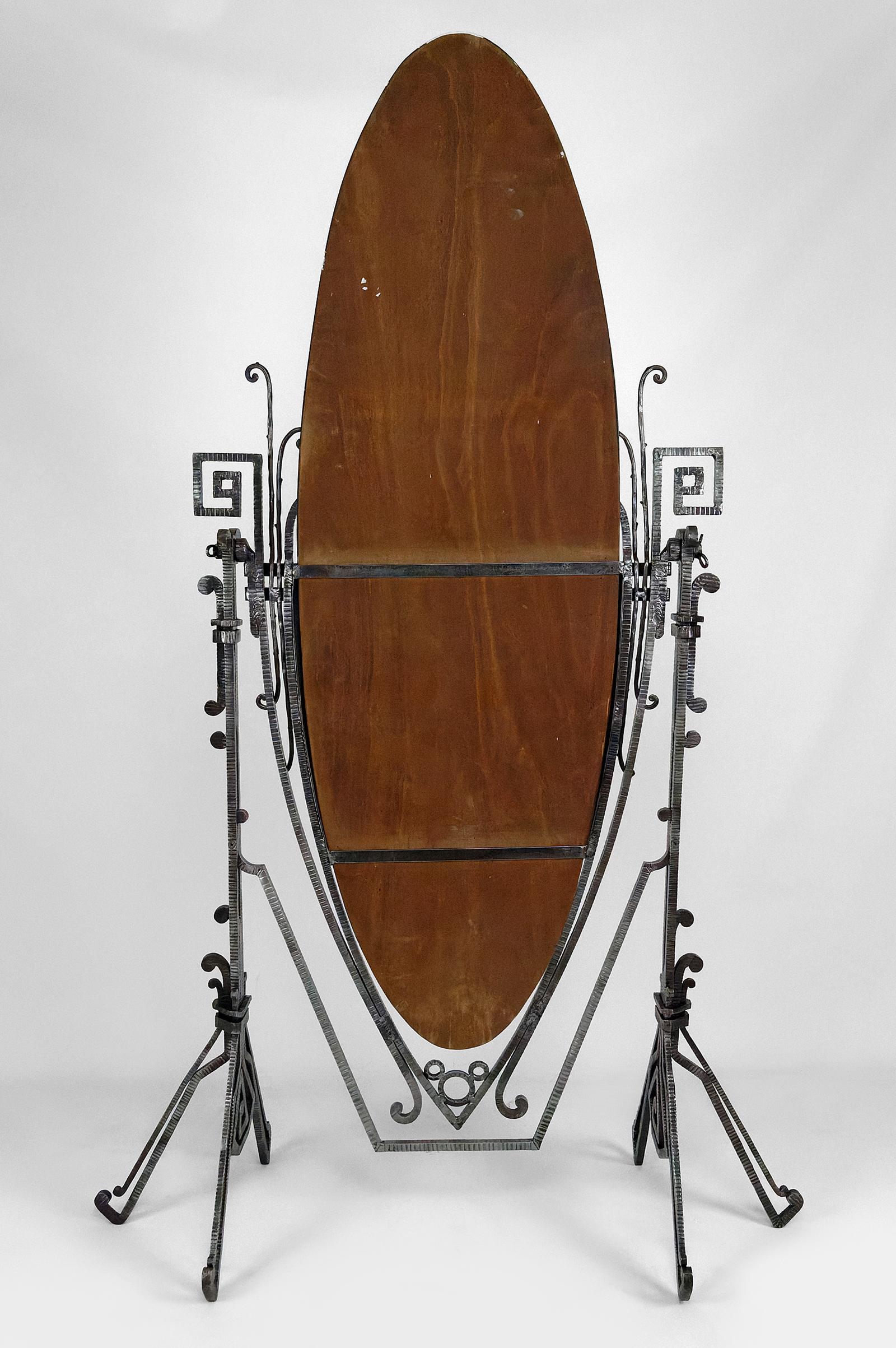 Important Art Deco psyche / cheval floor mirror in wrought iron, France, 1920's In Good Condition For Sale In VÉZELAY, FR
