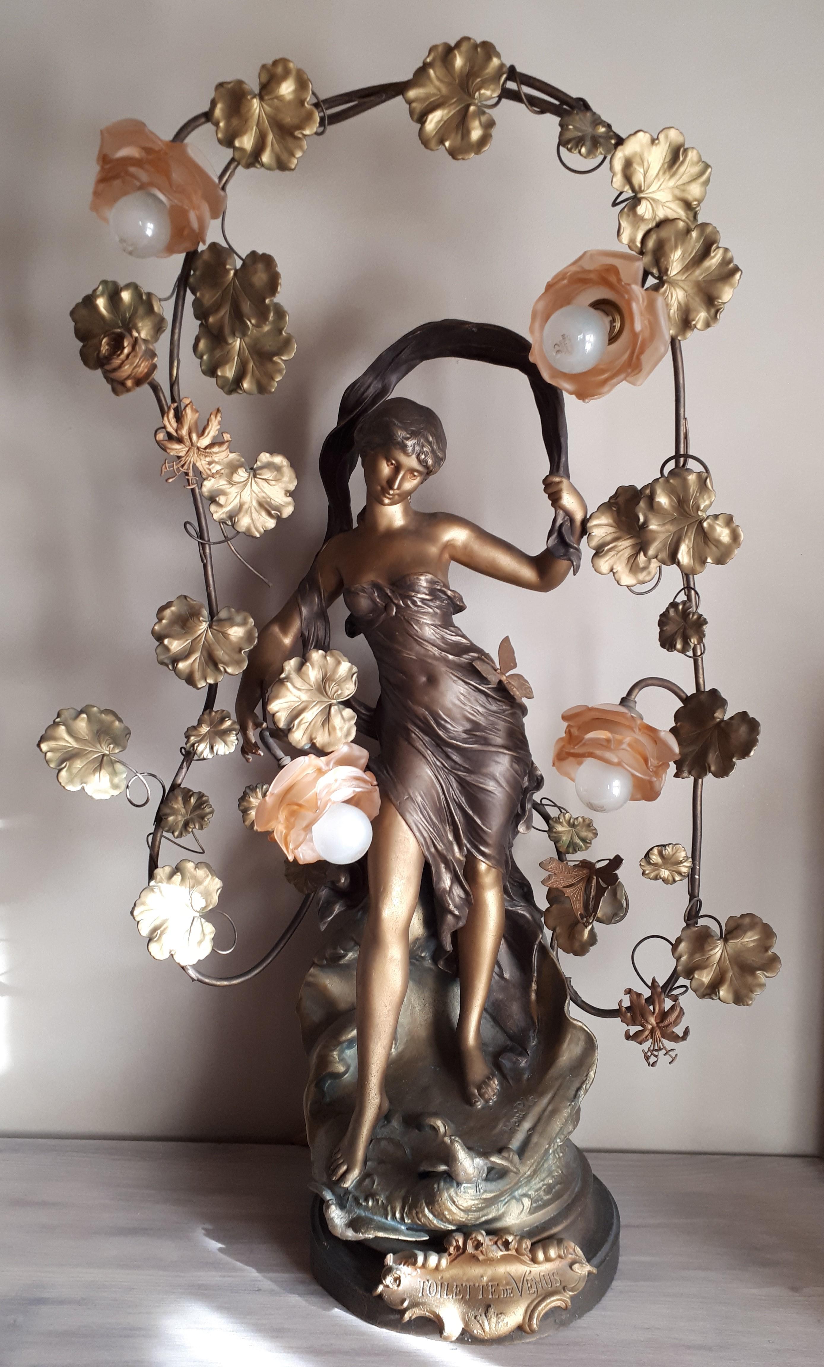Art Nouveau lamp with four light sources, in golden antimony, depicting Venus at her toilet in the middle of nature, signed Henri Plé.
Slight dent at the molded base, otherwise good condition, very decorative object !
France, circa 1900.