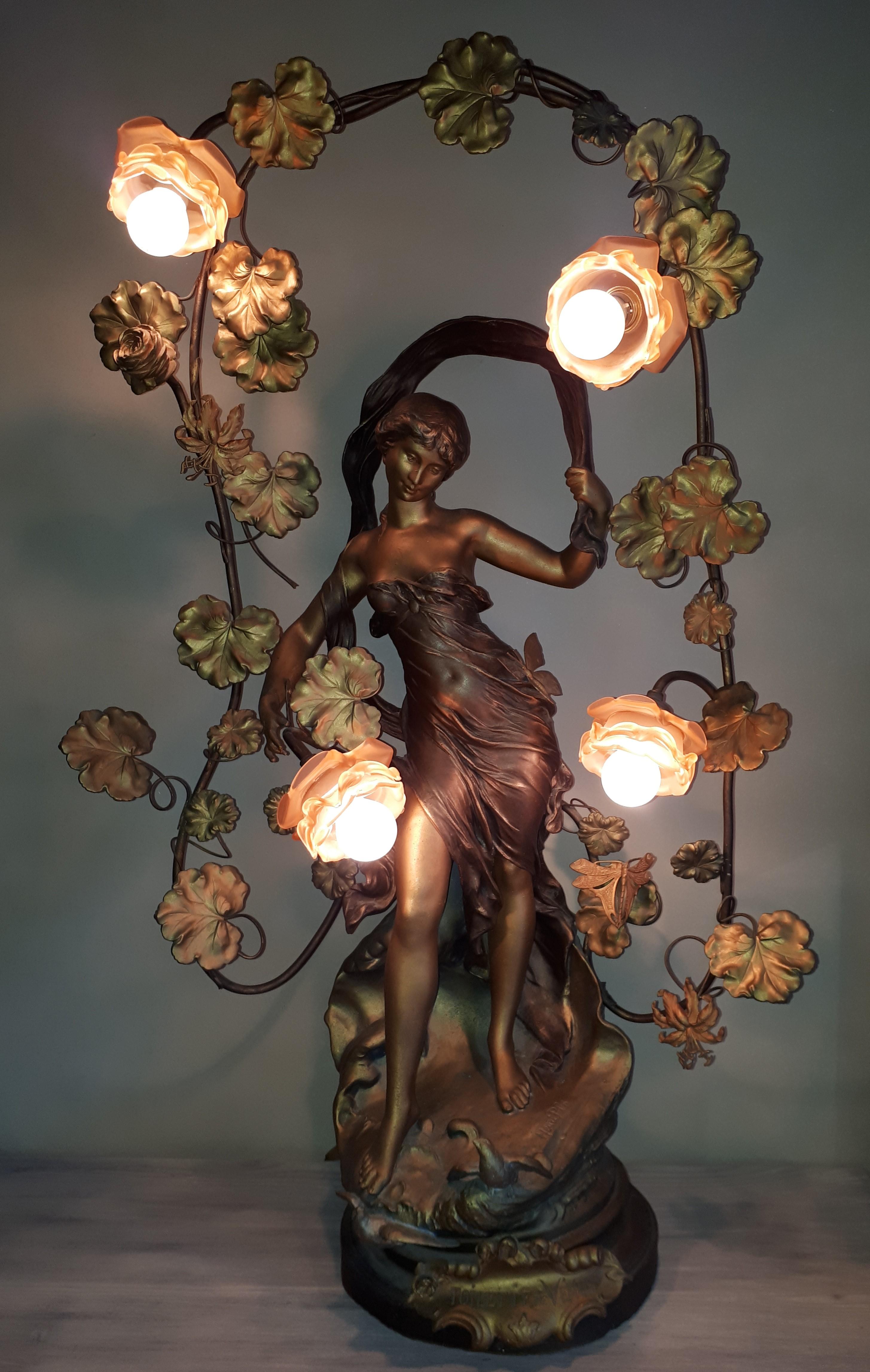Important Art Nouveau Lamp 1