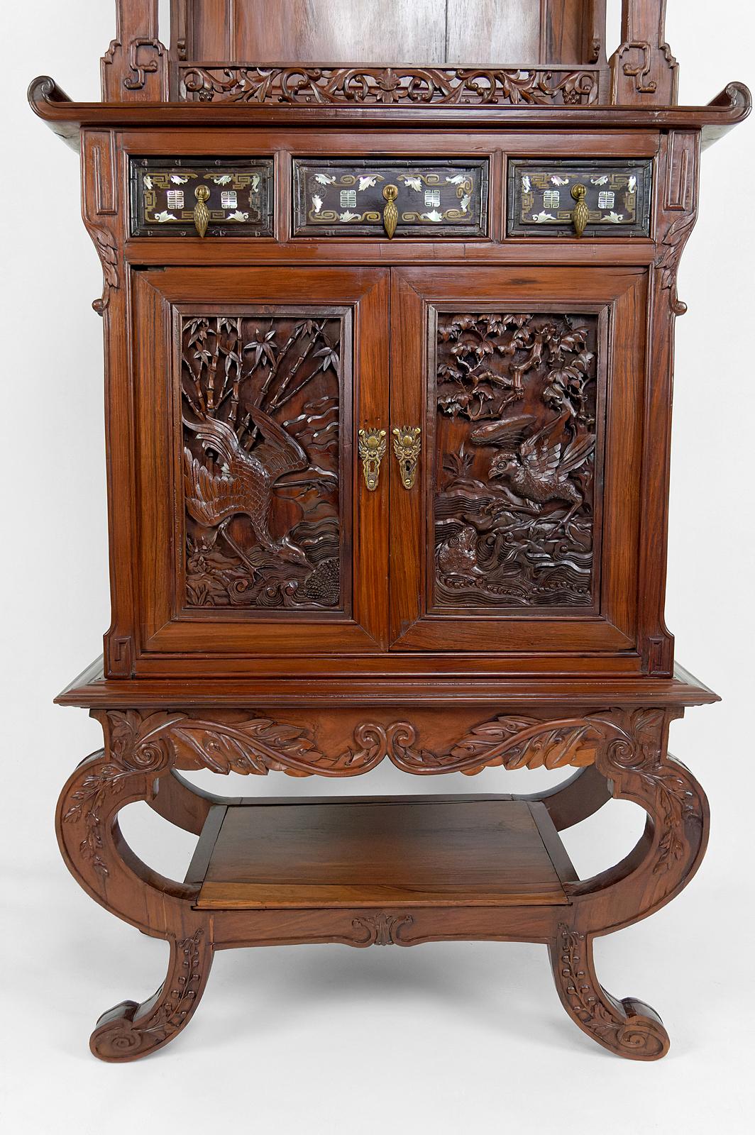 Important Asian Cabinet in carved wood, Vietnam or China, Circa 1880 For Sale 1