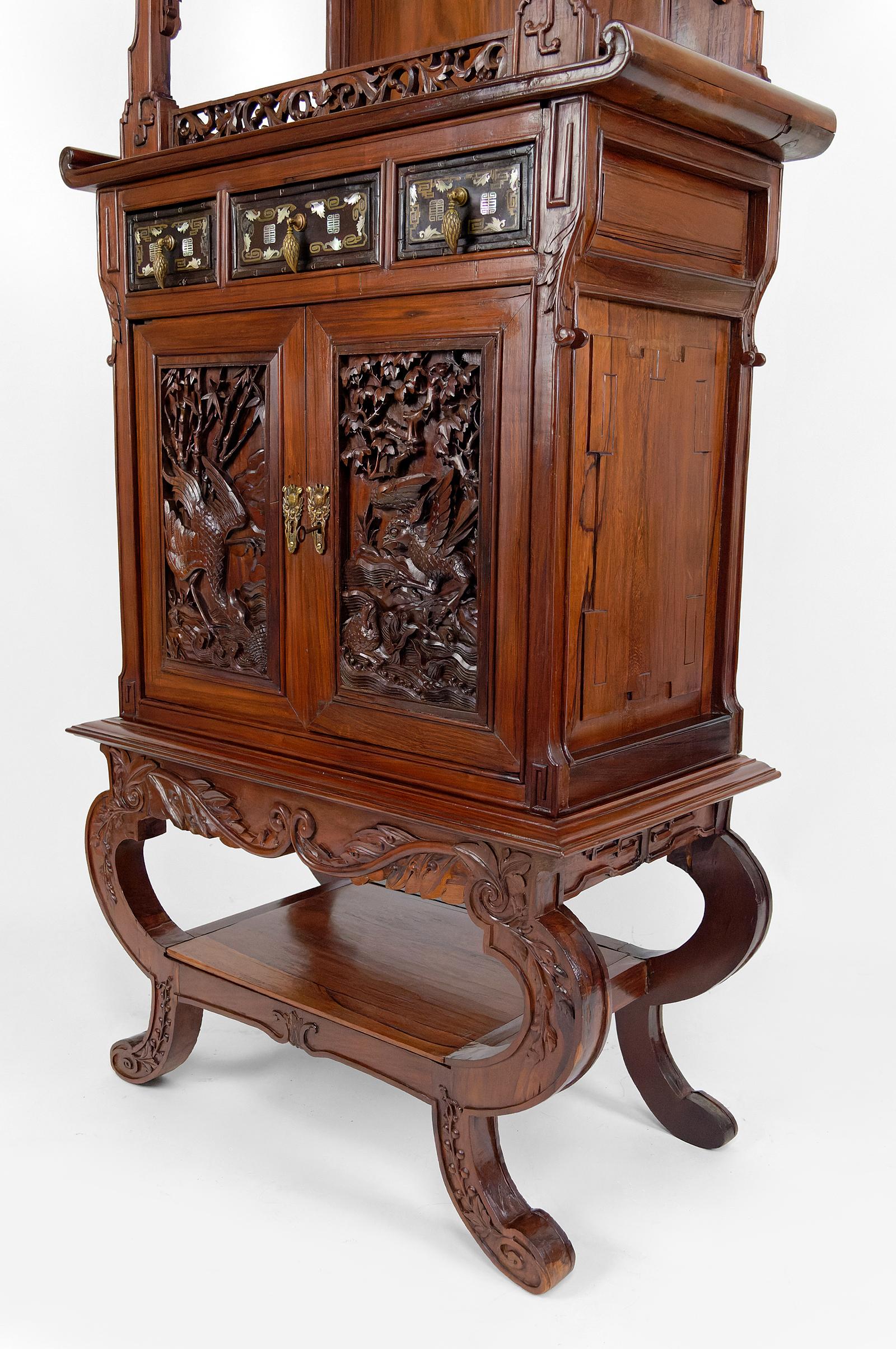 Important Asian Cabinet in carved wood, Vietnam or China, Circa 1880 For Sale 2