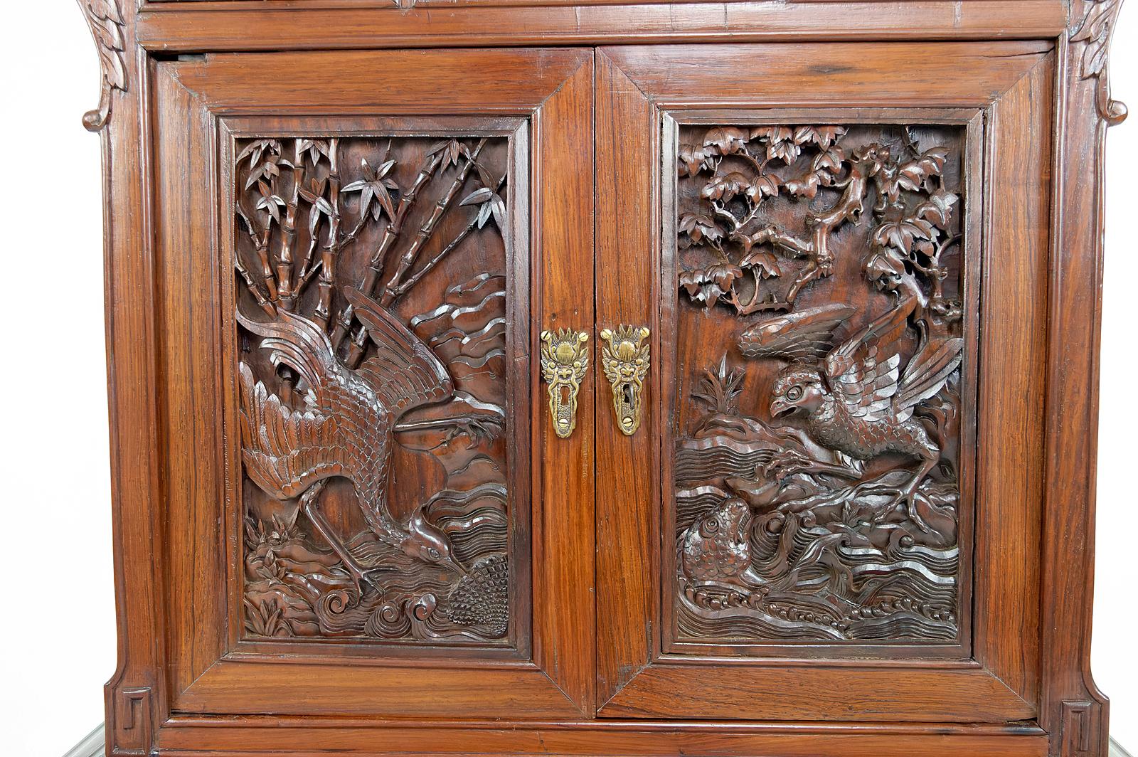 Important Asian Cabinet in carved wood, Vietnam or China, Circa 1880 For Sale 3