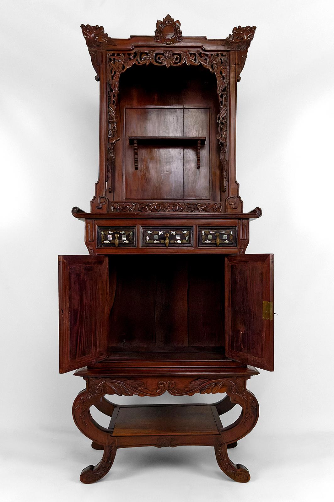 Important Asian Cabinet in carved wood, Vietnam or China, Circa 1880 For Sale 10