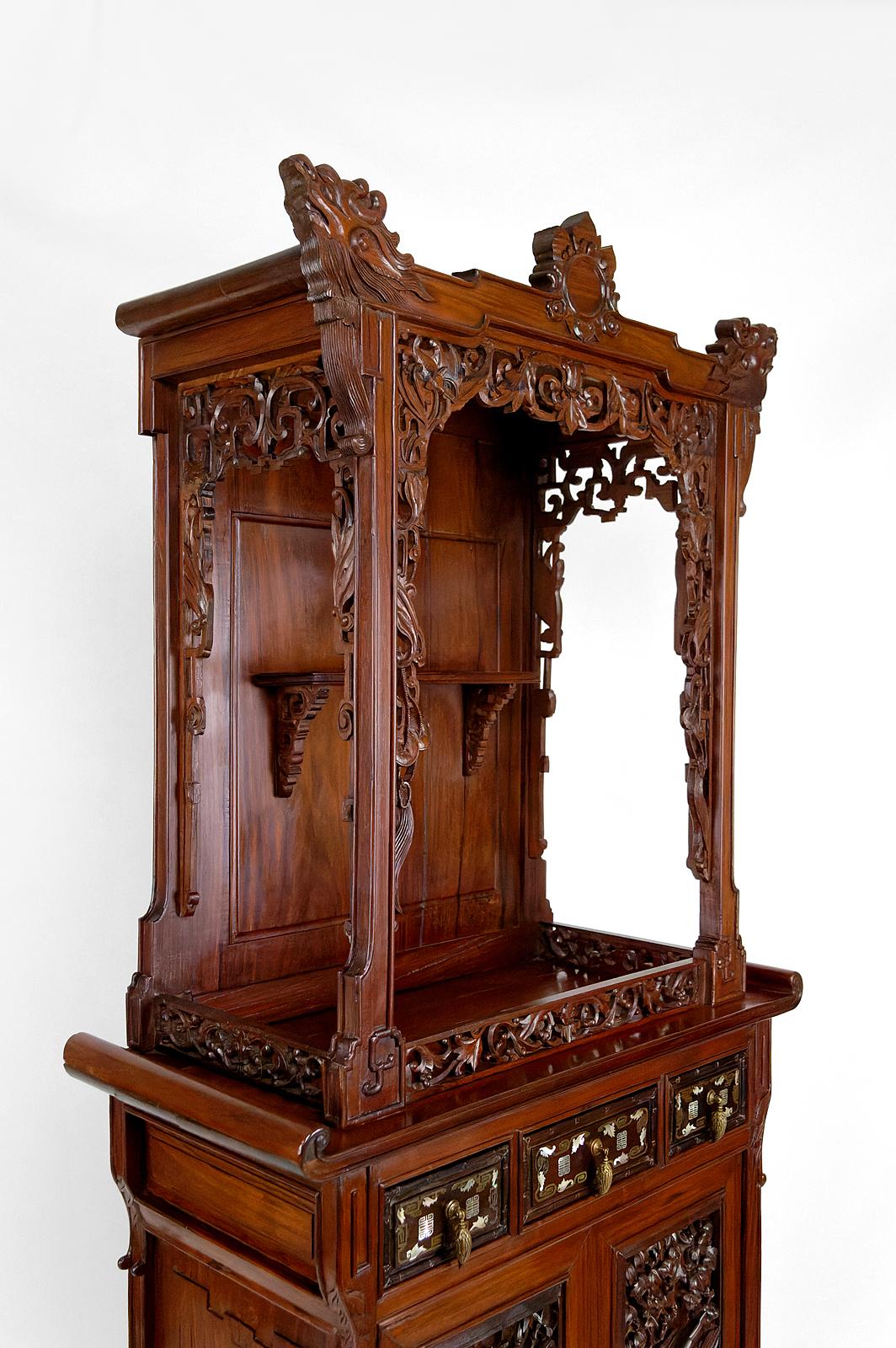 Carved Important Asian Cabinet in carved wood, Vietnam or China, Circa 1880 For Sale