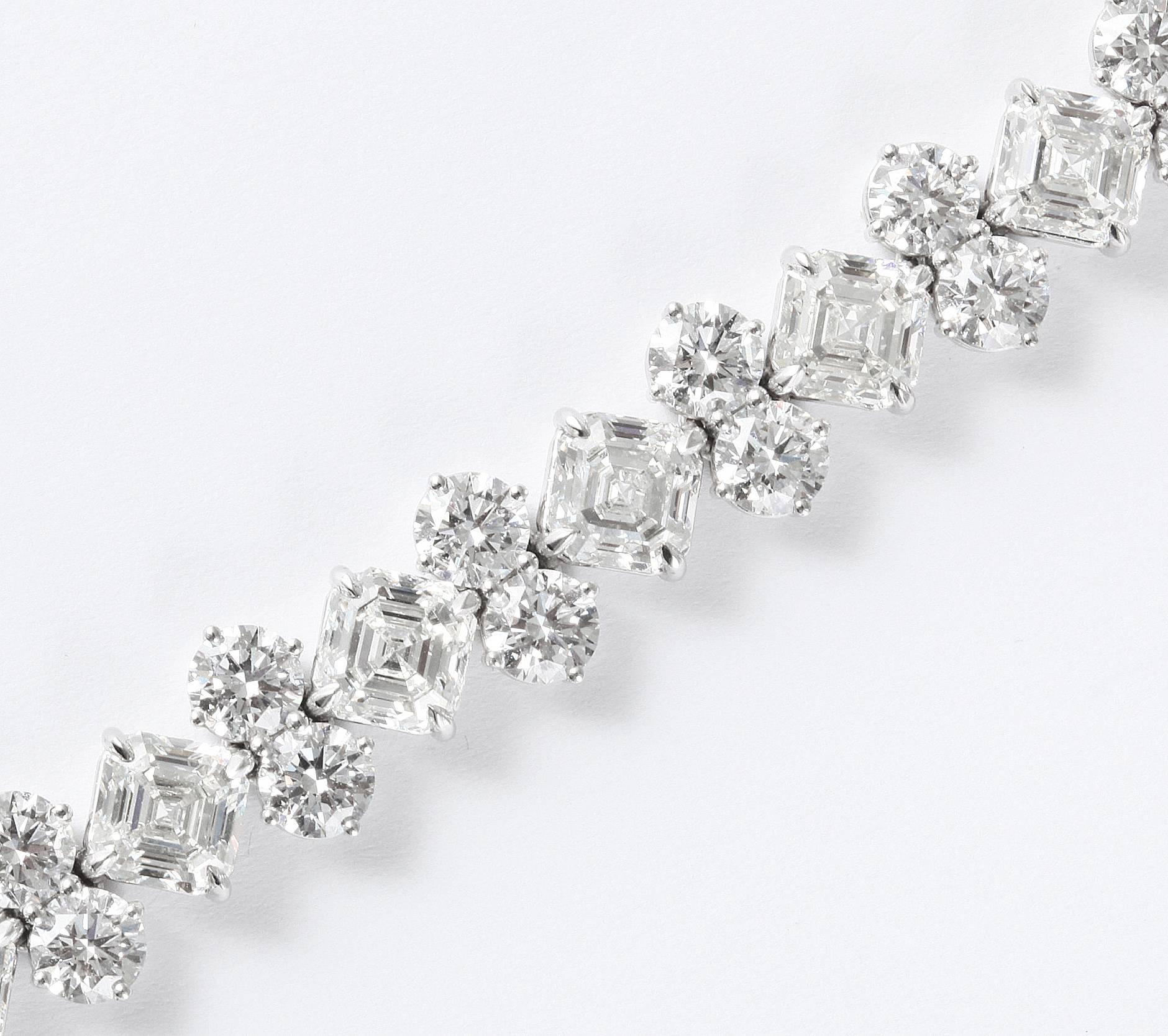 Wichtiges Platinarmband mit Asscher-Schliff und runden Diamanten (Zeitgenössisch) im Angebot