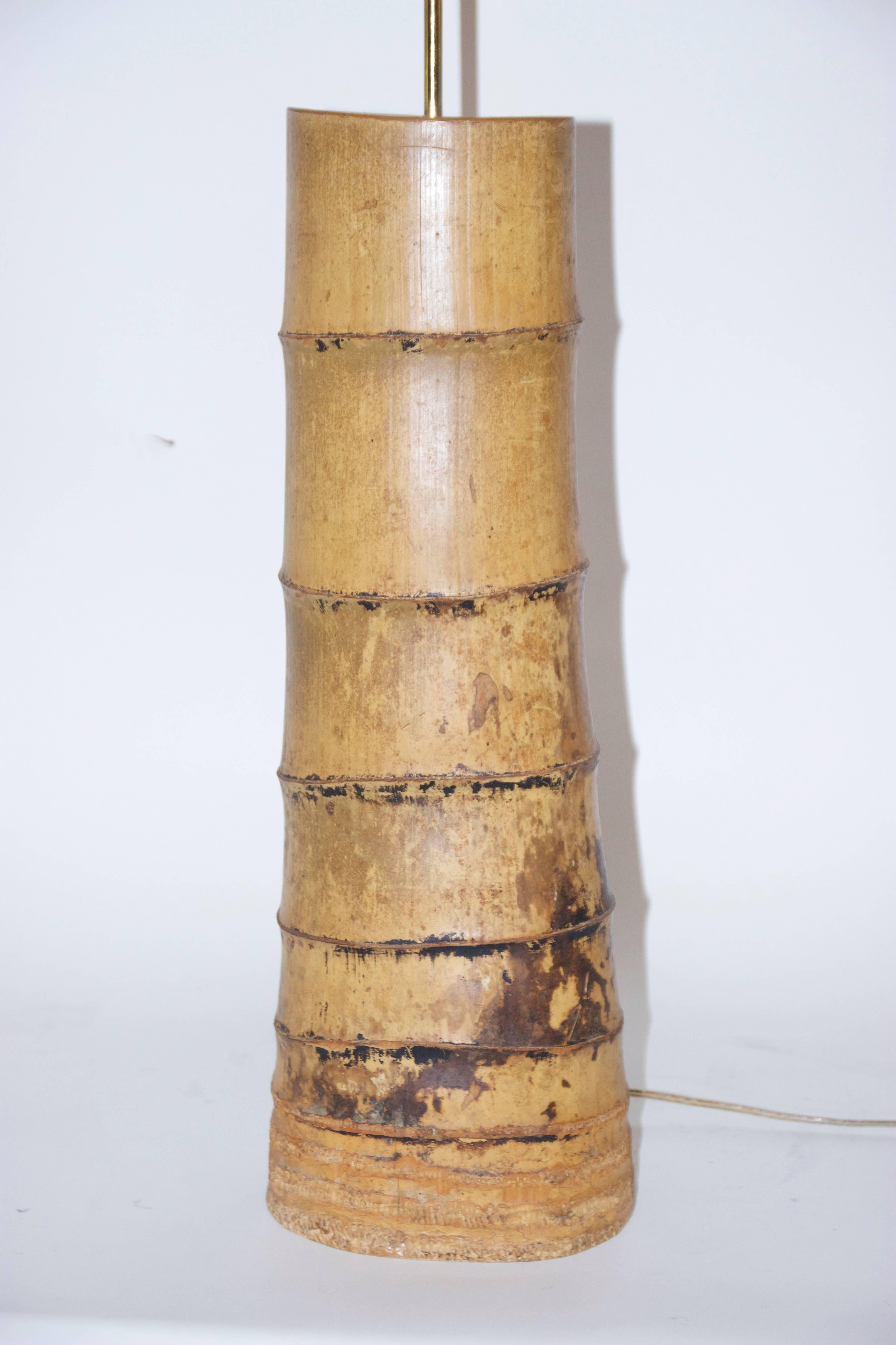 Important bamboo table lamp,
circa 1970, France.
Measures: Height 1m25 x lampshade diameter 67 cm x base lamp diameter 20 cm.