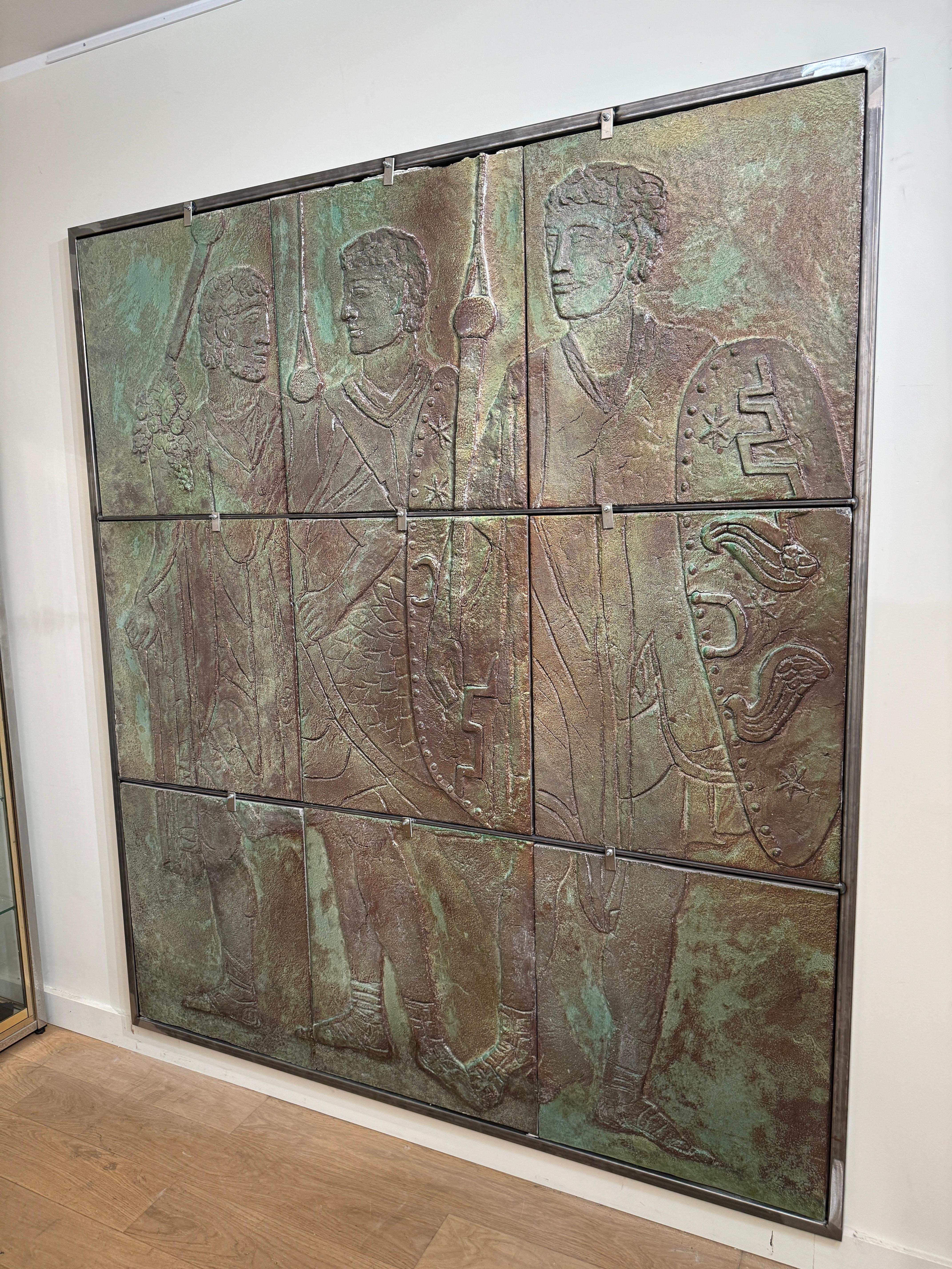 20ième siècle Important Bas relief en Grès émaillé Décor à l'Antique