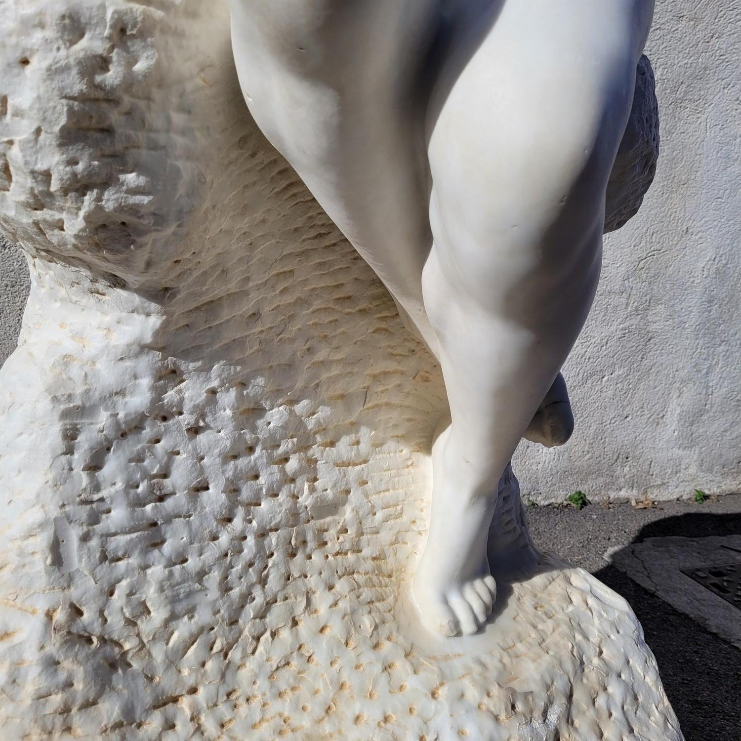 Wichtiger Badegast auf einem Felsen, großer weißer Marmor (155 cm), Ende 19. im Angebot 10