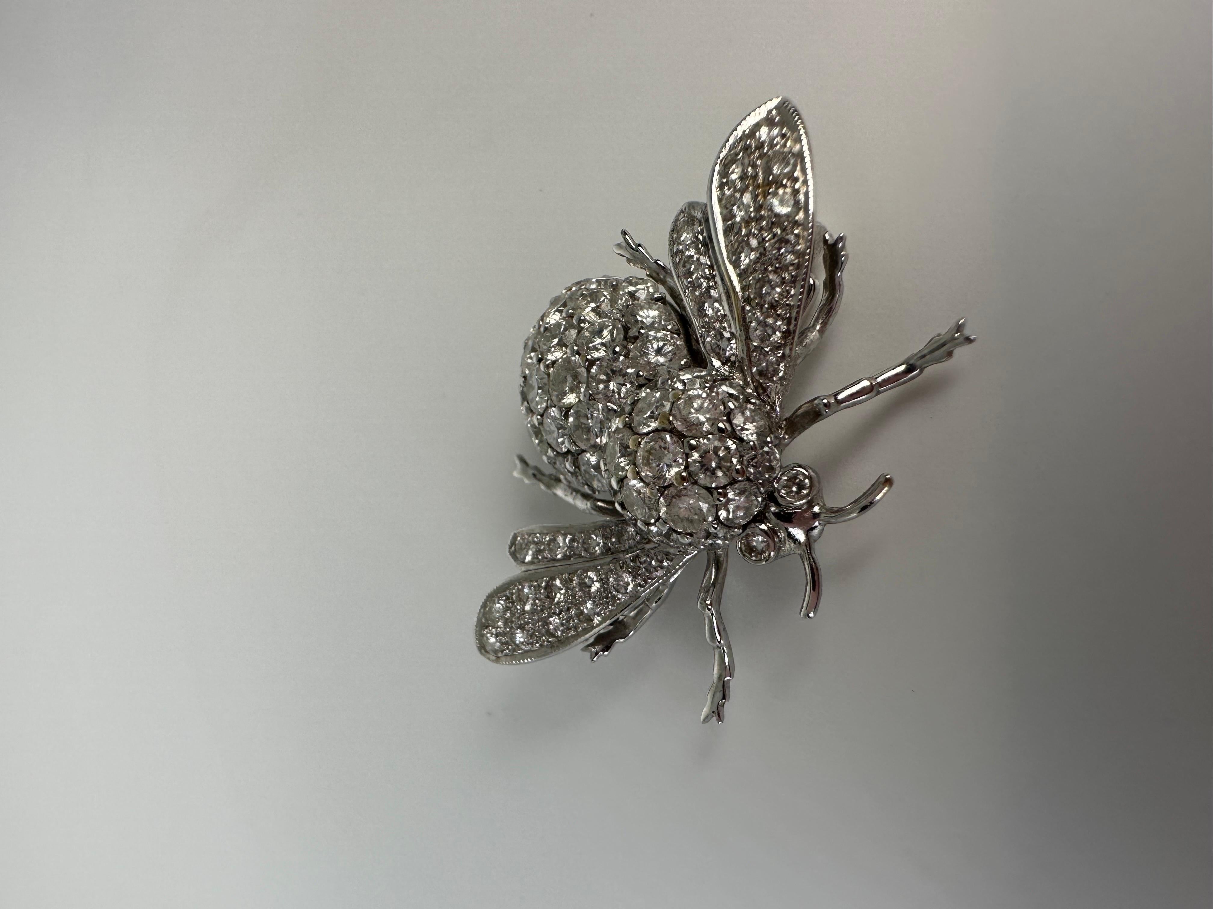 Important bee brooch pin diamond pave brooch 18KT In New Condition For Sale In Jupiter, FL