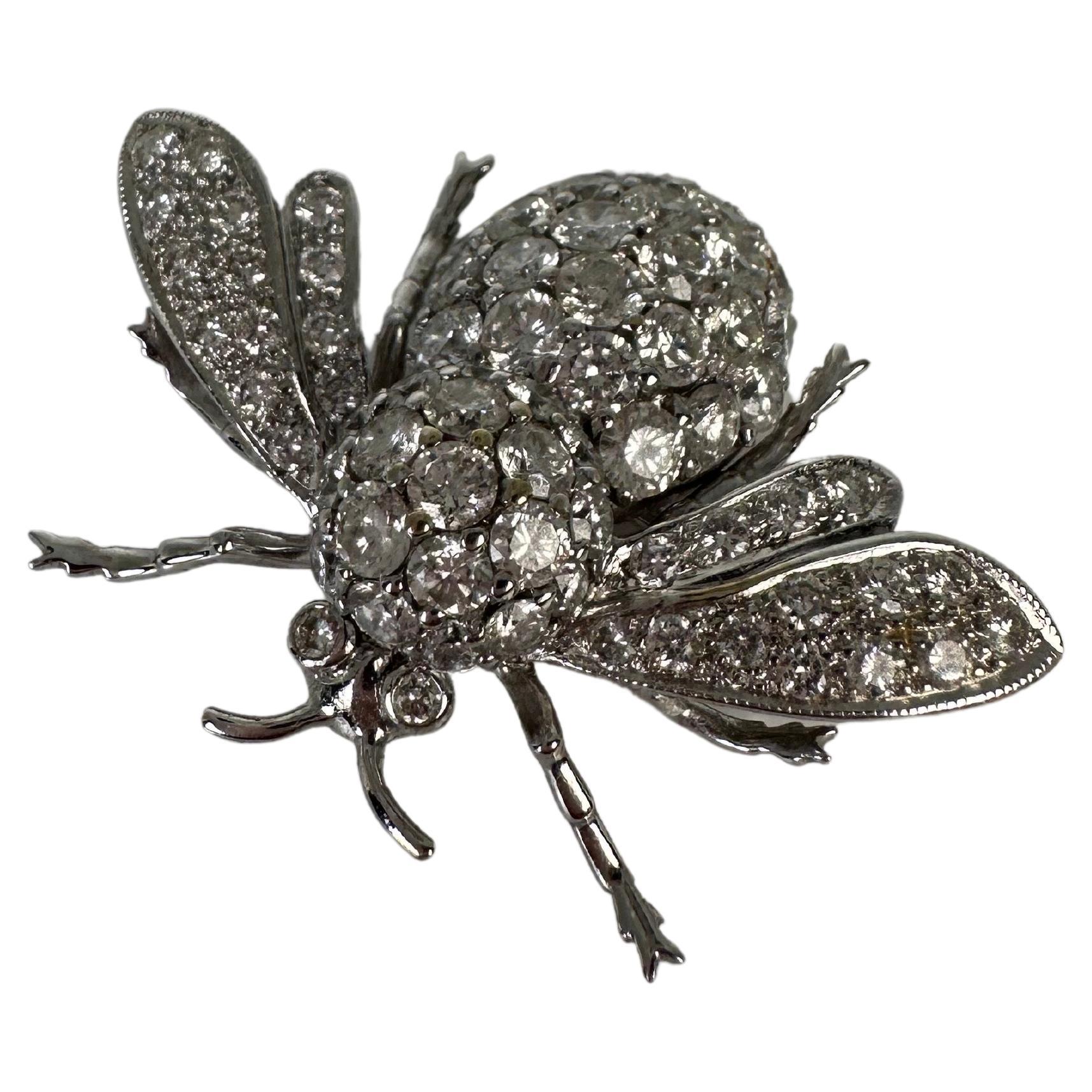 Important bee brooch pin diamond pave brooch 18KT For Sale