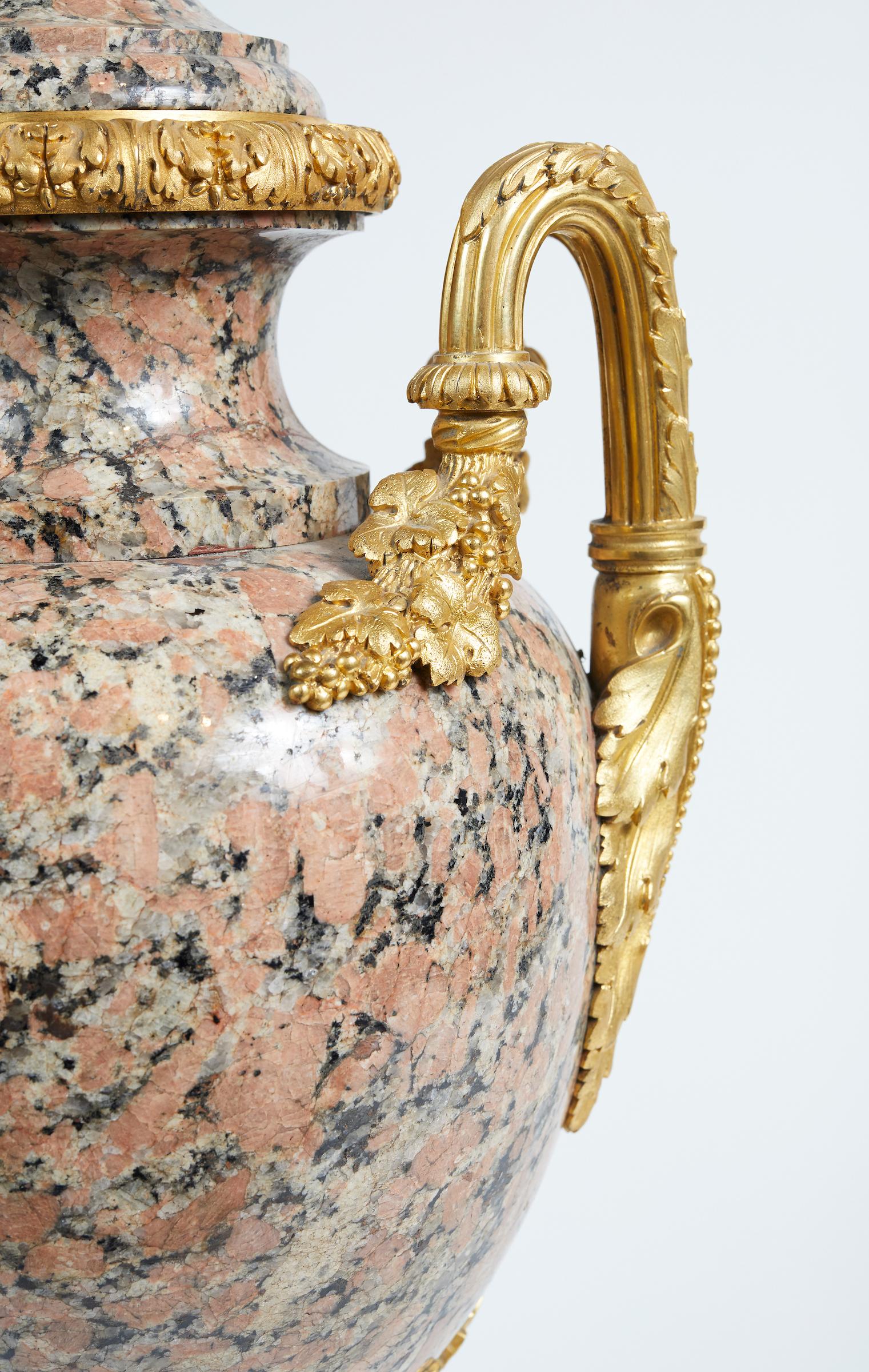 Important Belle Époque Period Louis XVI Style Granite Urn In Good Condition For Sale In Montreal, QC