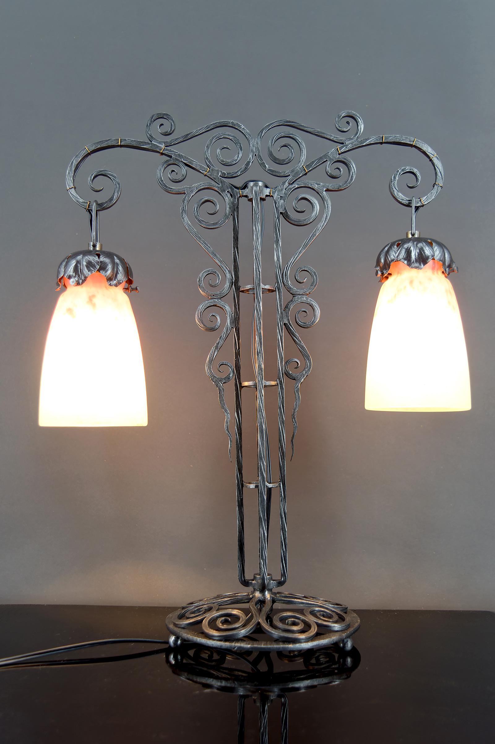 Important Bicéphalous Wrought Iron Lamp by Schneider, France, Art Deco, 1920's For Sale 8