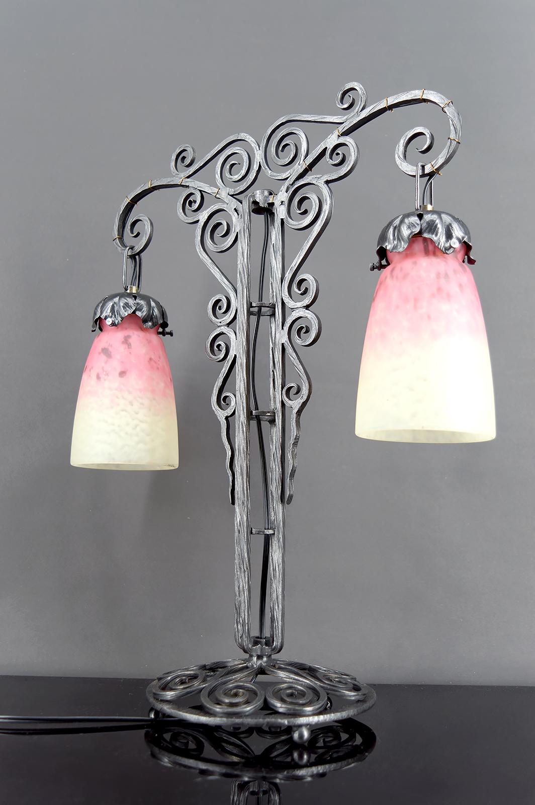 French Important Bicéphalous Wrought Iron Lamp by Schneider, France, Art Deco, 1920's For Sale