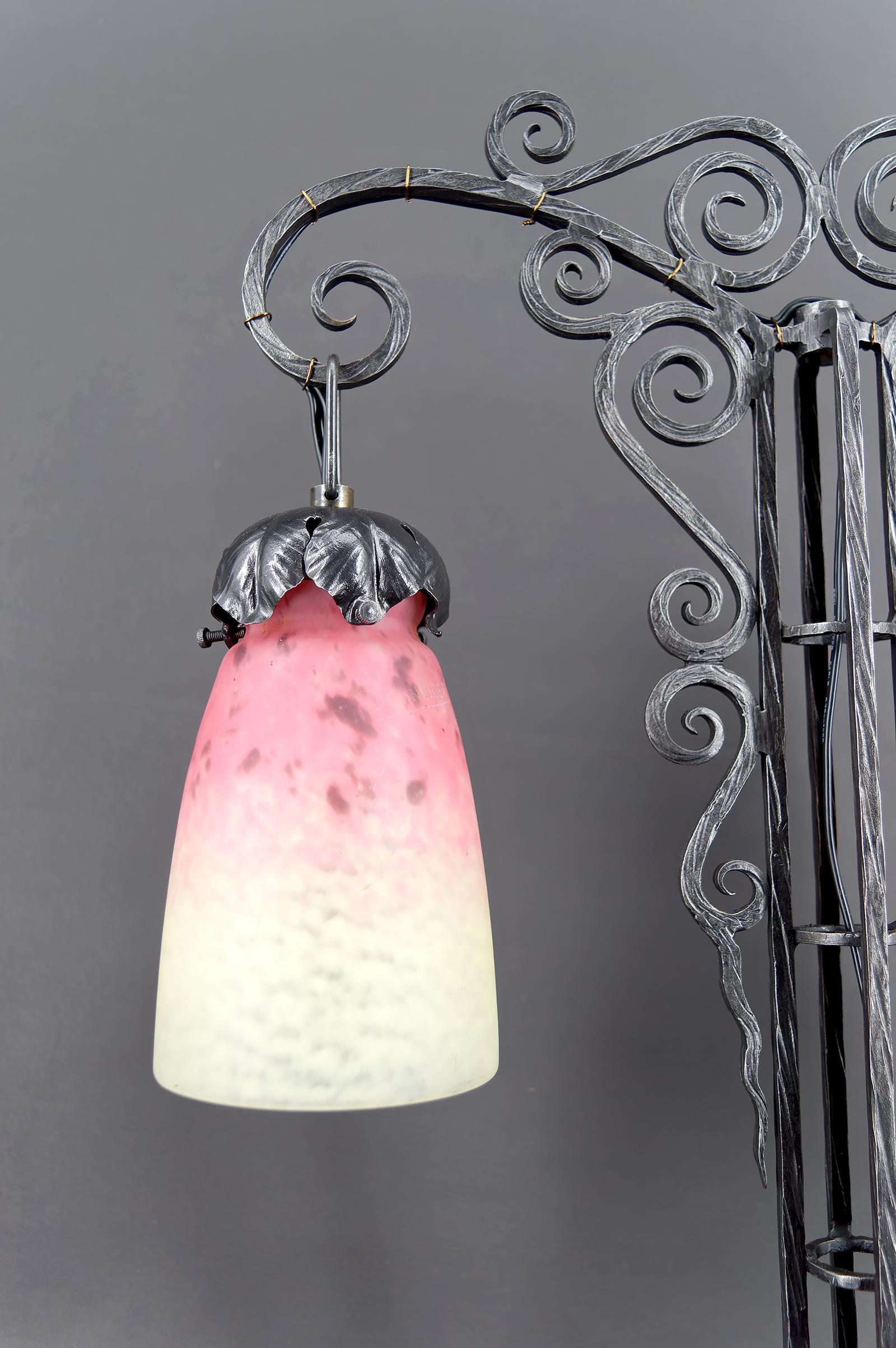 Important Bicéphalous Wrought Iron Lamp by Schneider, France, Art Deco, 1920's For Sale 2