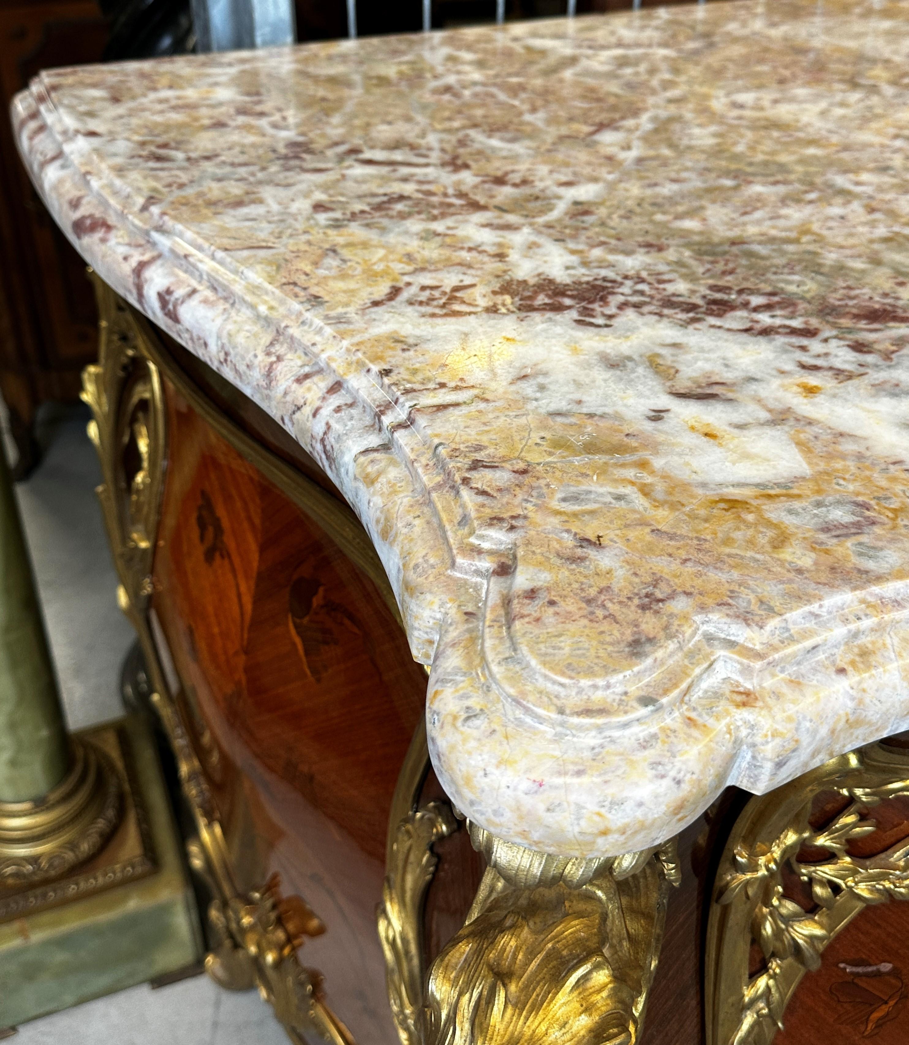 Important Big Size Louis XVI Style Commode 5
