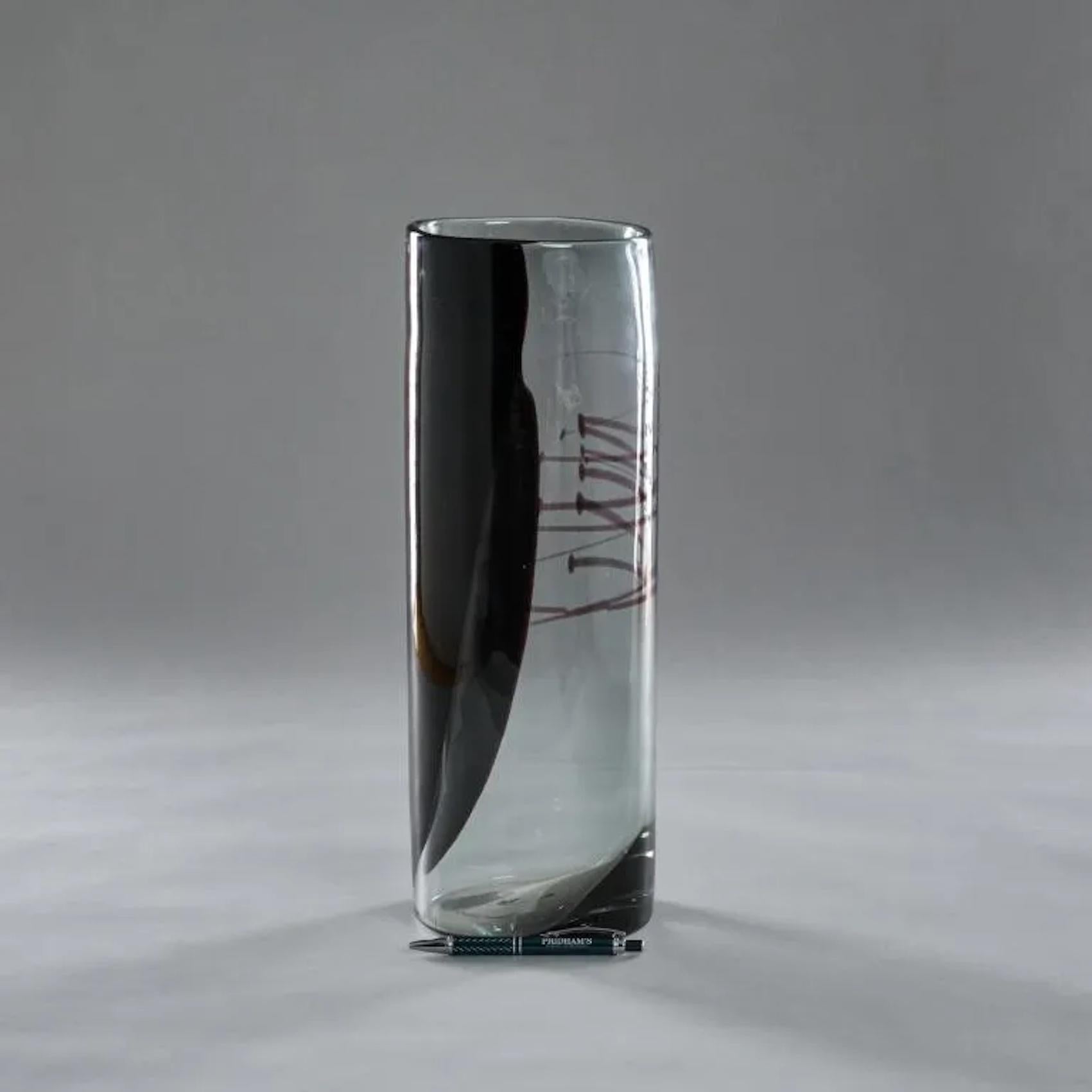 Important black and smoked glass vase by Per Lutken for Holmegaard In Good Condition For Sale In Montreal, QC