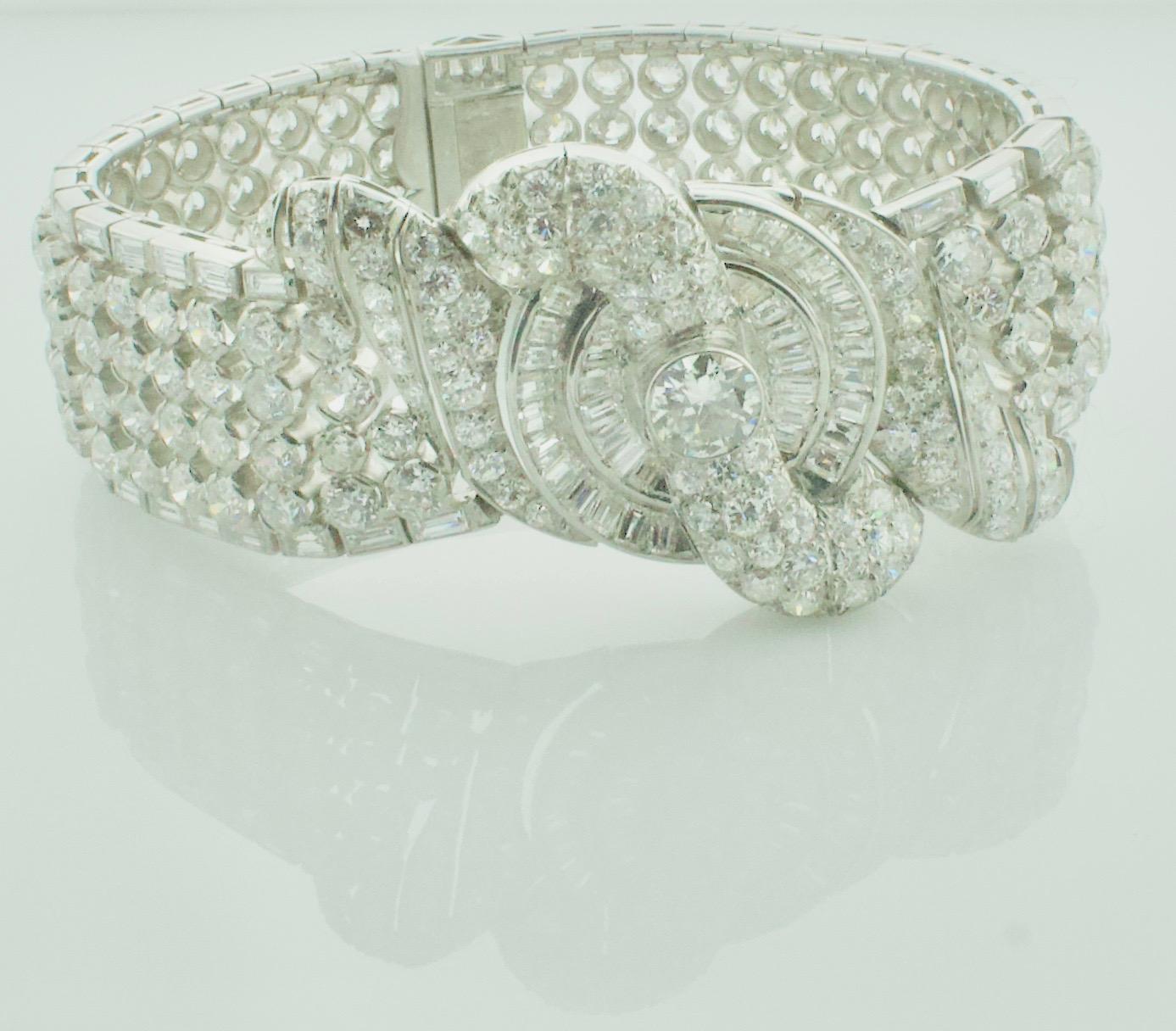 Taille vieille Europe Important bracelet en platine avec diamants en forme de bloc de 54,00 carats, c. 1940 en vente
