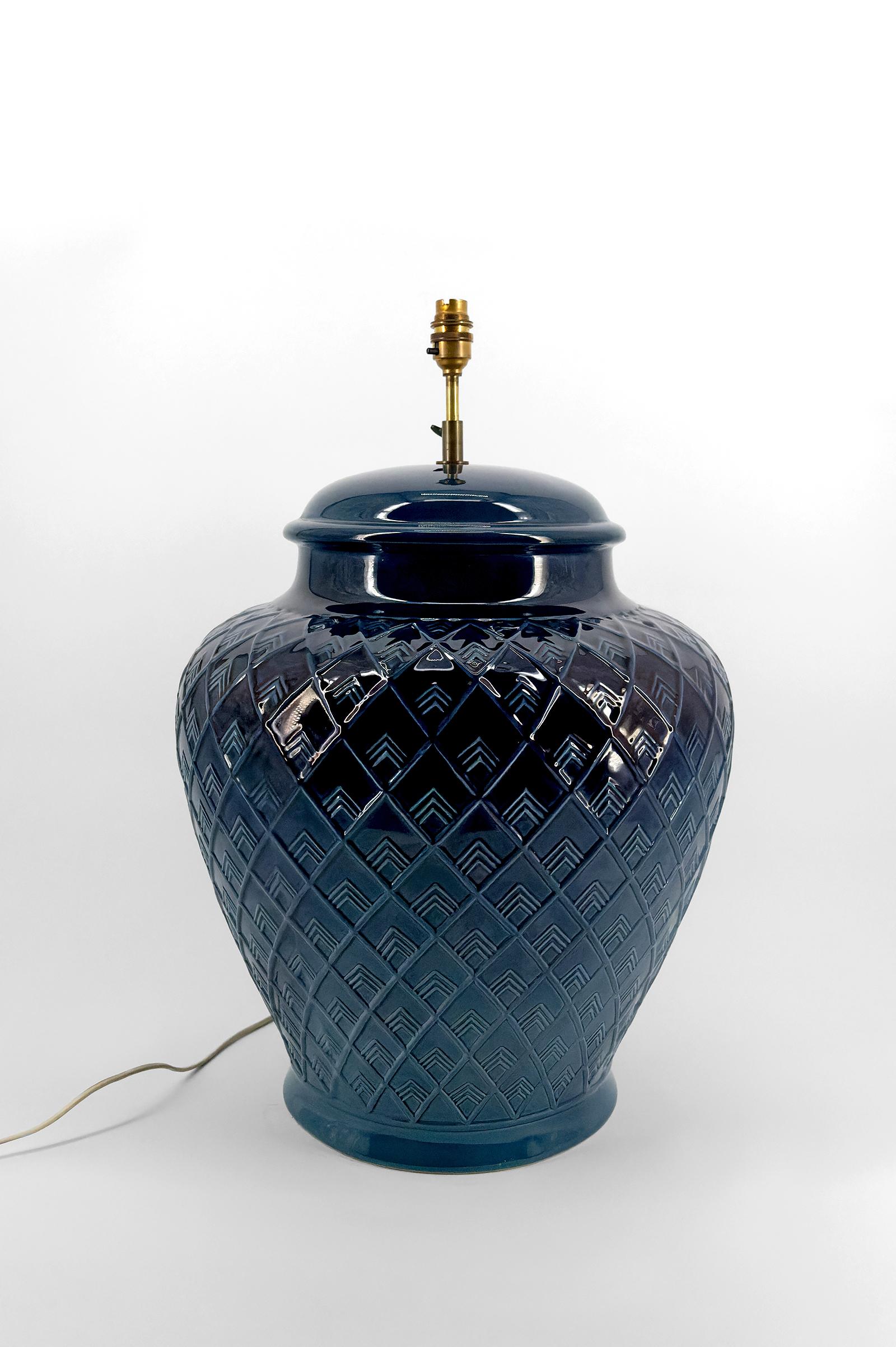 Wichtige blaue Keramiklampe, Frankreich, ca. 1950er Jahre (Hollywood Regency) im Angebot