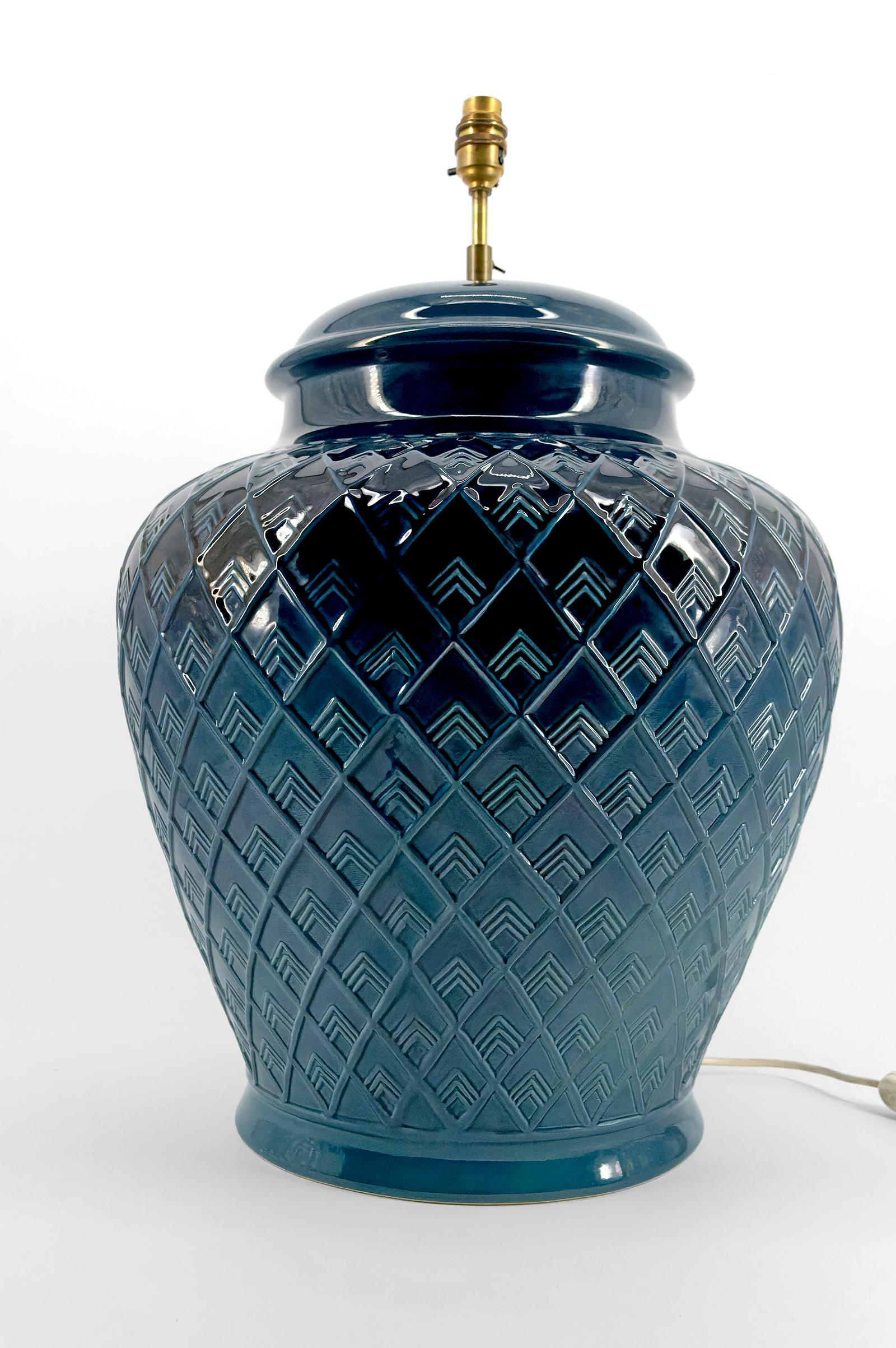 Wichtige blaue Keramiklampe, Frankreich, ca. 1950er Jahre im Zustand „Gut“ im Angebot in VÉZELAY, FR