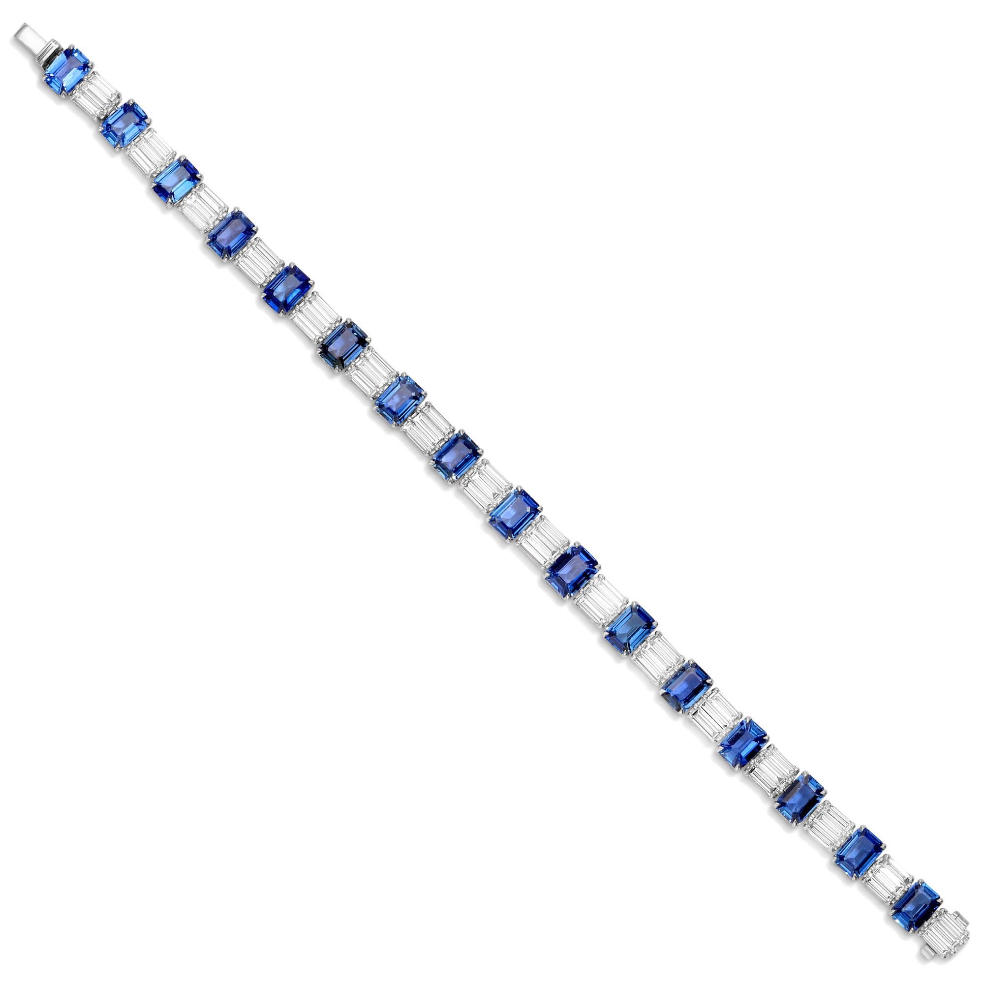 Important Blue Sapphire and Diamond Bracelet 23.4 Carats 18K White Gold In Excellent Condition For Sale In Aliso Viejo, CA