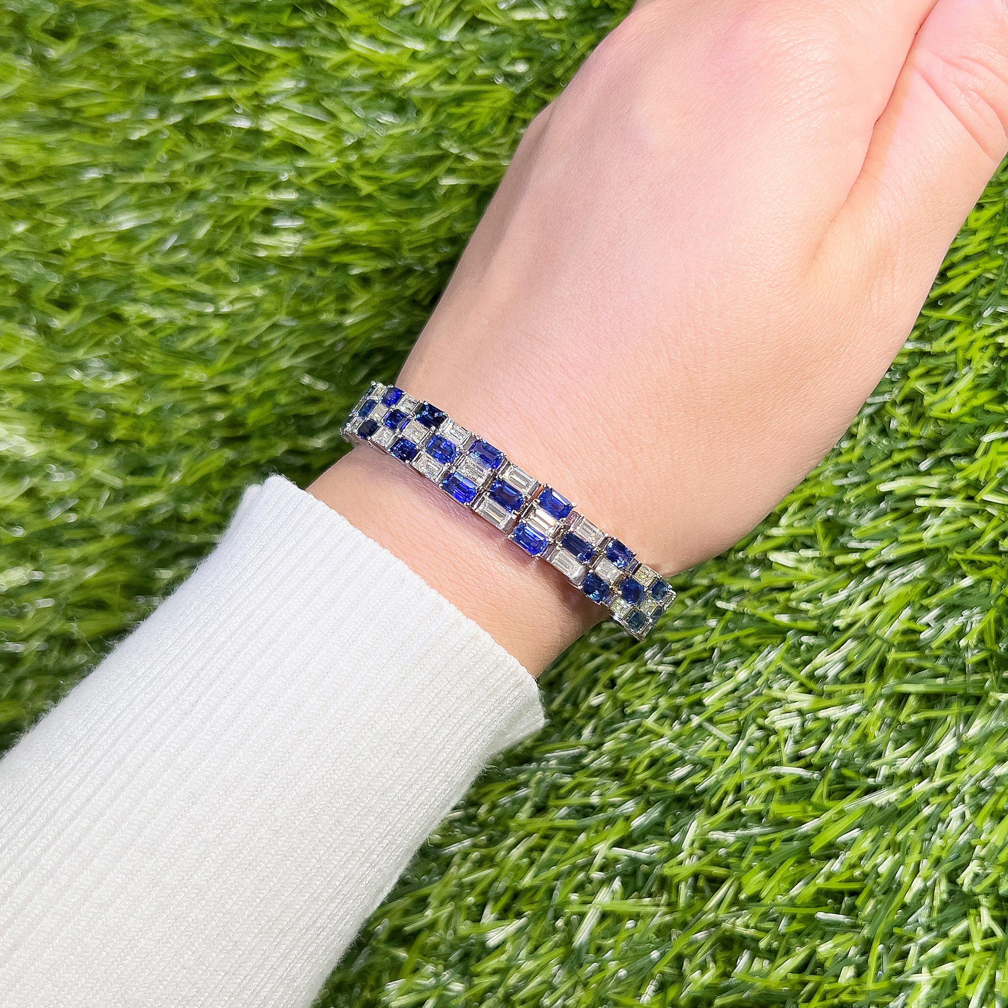 Modern Important Blue Sapphire and Diamond Bracelet 26.1 Carats 18K Gold For Sale