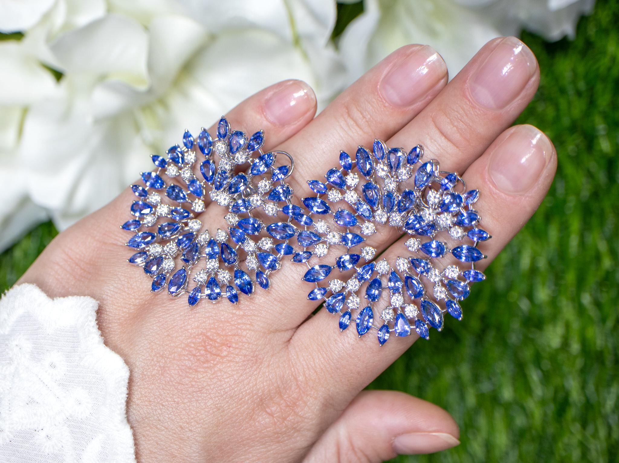 Taille Marquise Boucles d'oreilles importantes en saphir bleu et diamant 26 carats or 18K en vente
