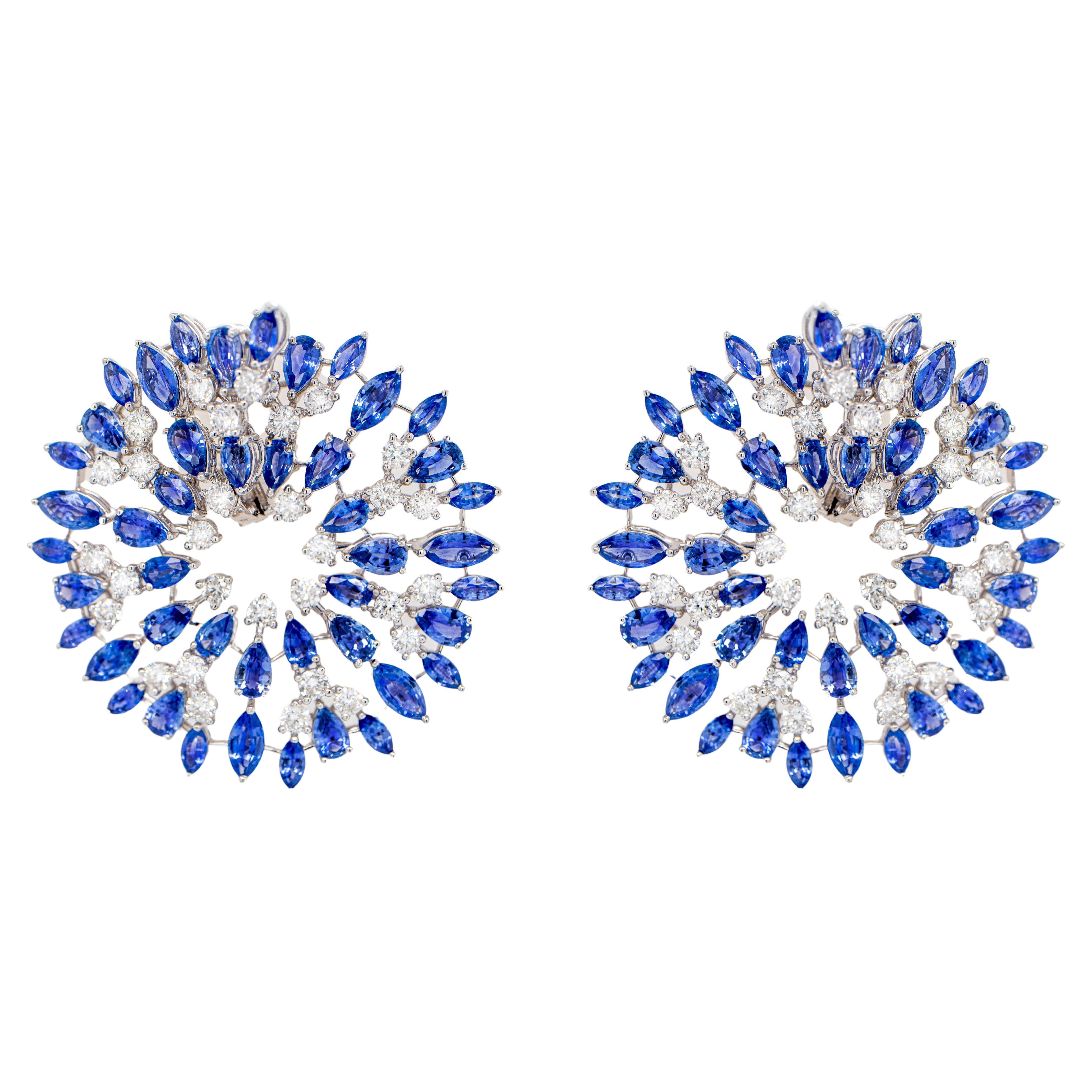 Boucles d'oreilles importantes en saphir bleu et diamant 26 carats or 18K en vente