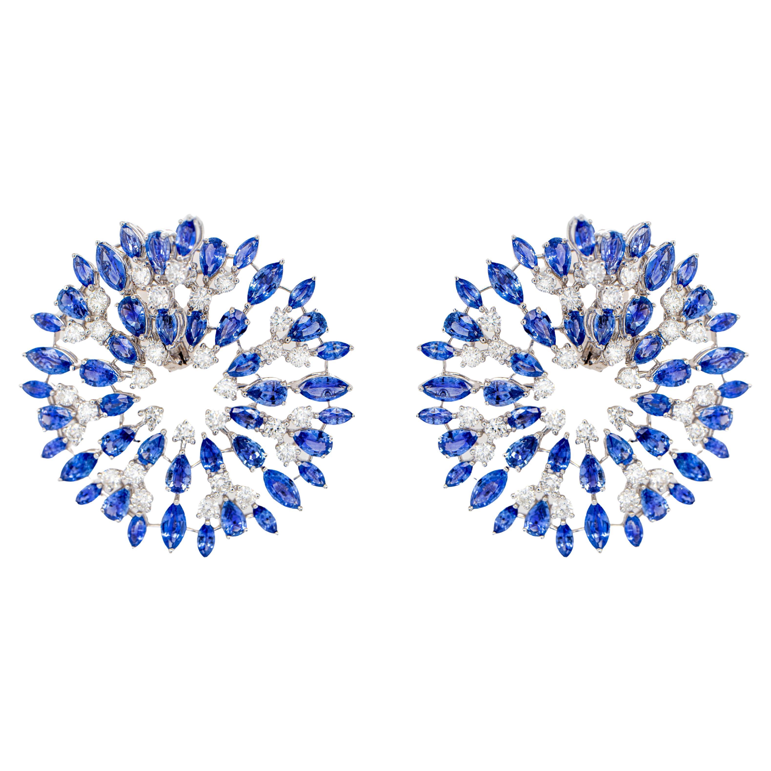Boucles d'oreilles importantes en saphir bleu et diamant 26 carats or 18K en vente
