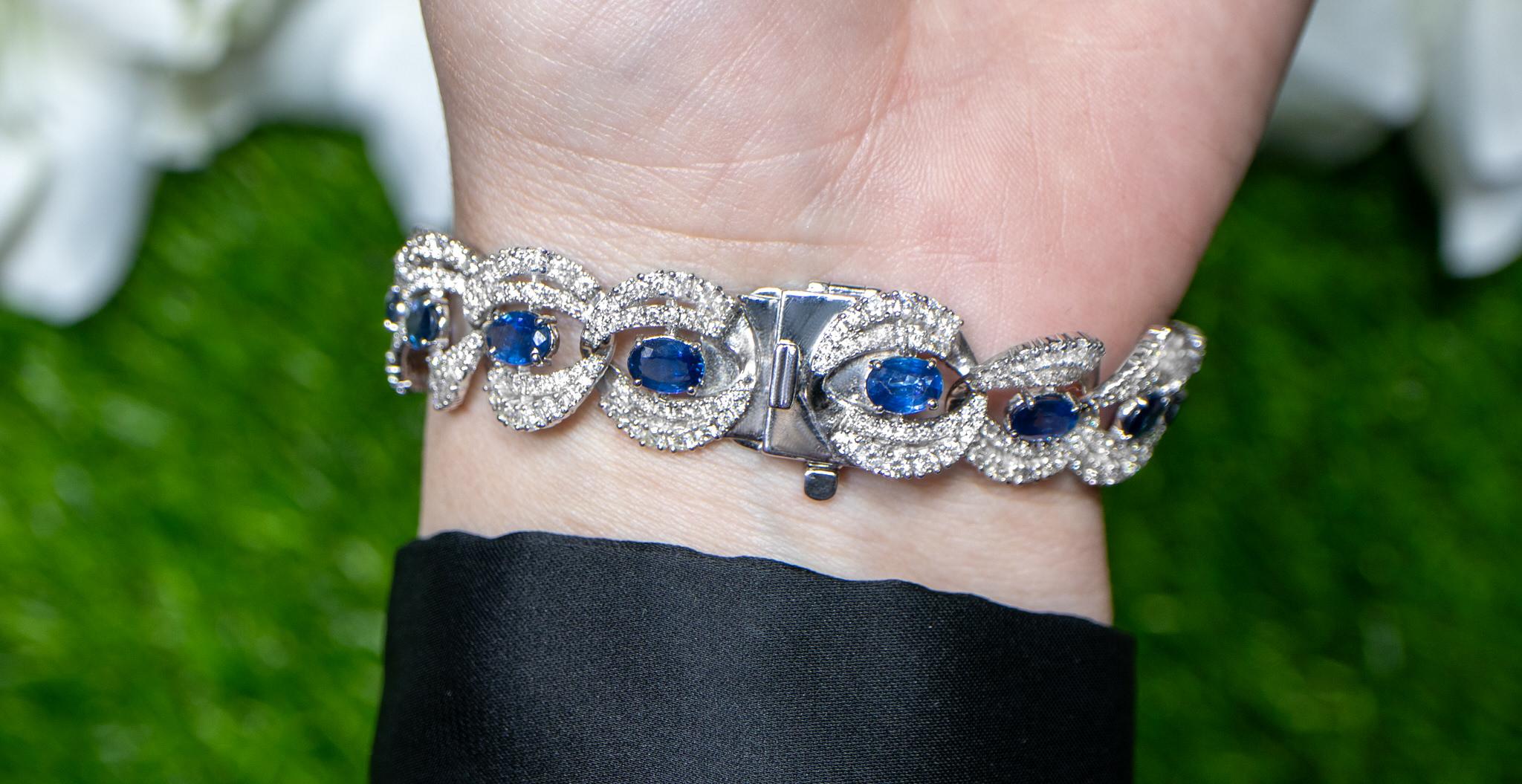 Important bracelet à maillons en or 18 carats avec saphir bleu et diamants de 10,8 carats Unisexe en vente