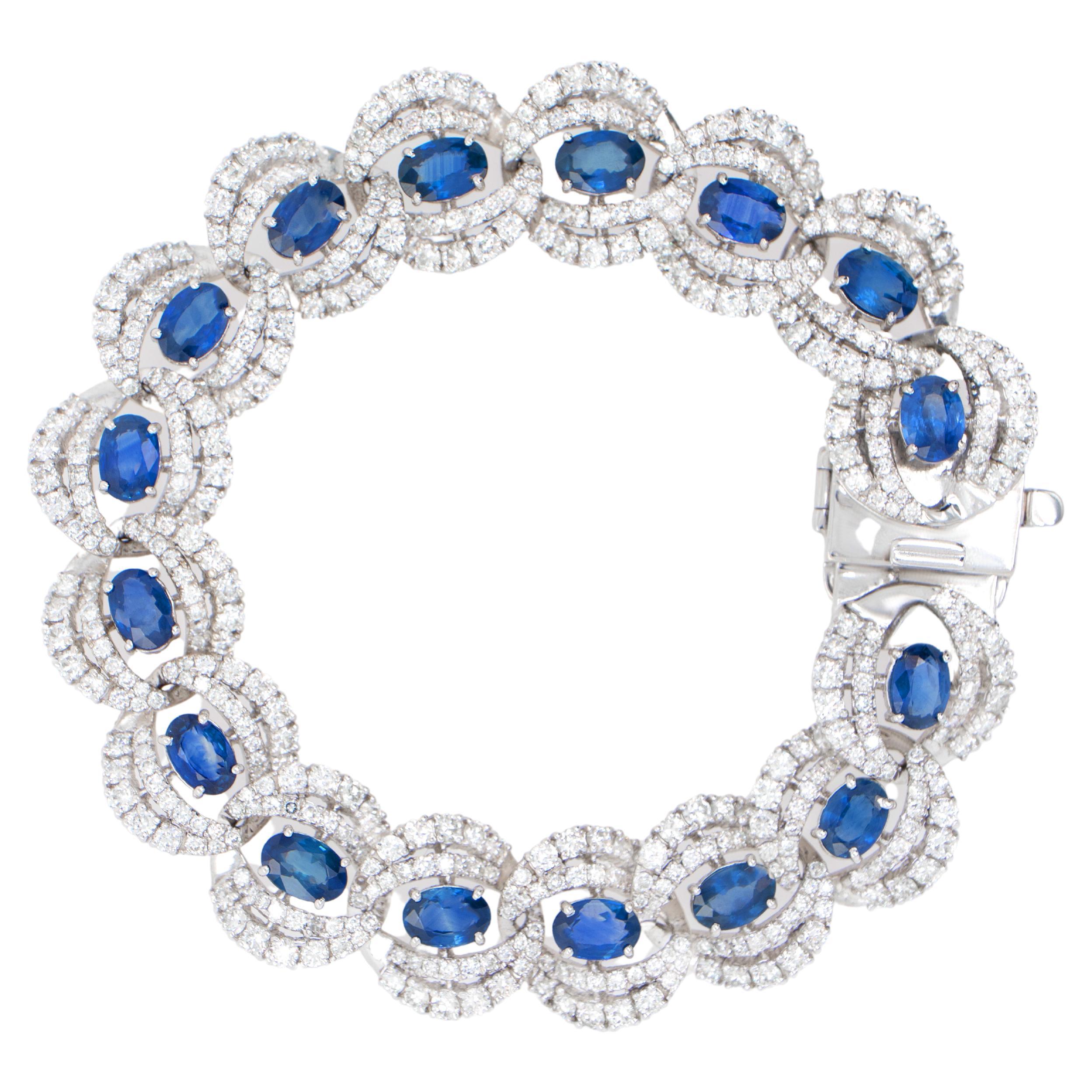 Important Blue Sapphire Link Bracelet Diamonds 10.8 Carats 18K Gold For Sale