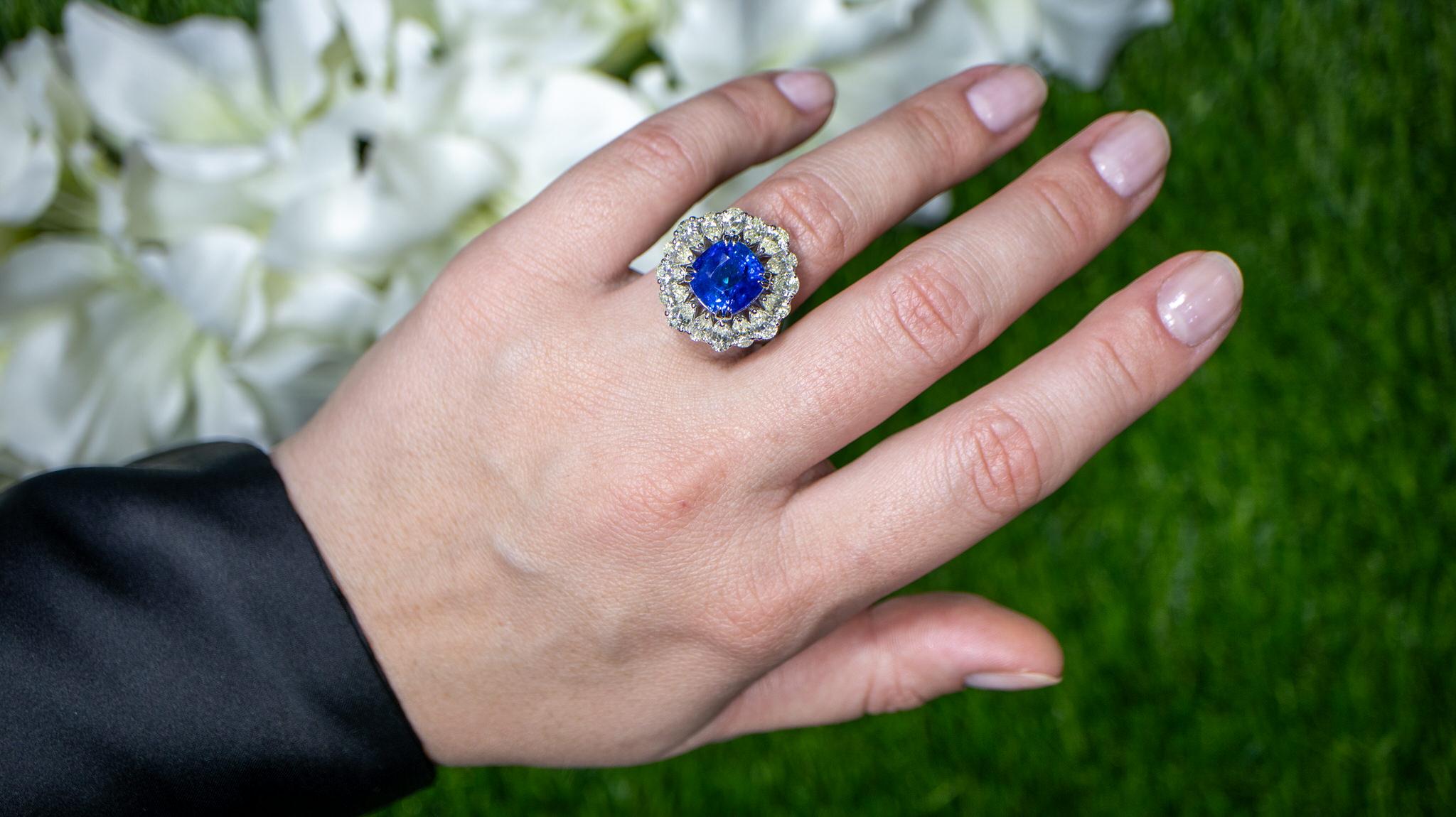Contemporary Important Blue Sapphire Ring With Pear Diamond Halo 9.85 Carats 18K Gold For Sale