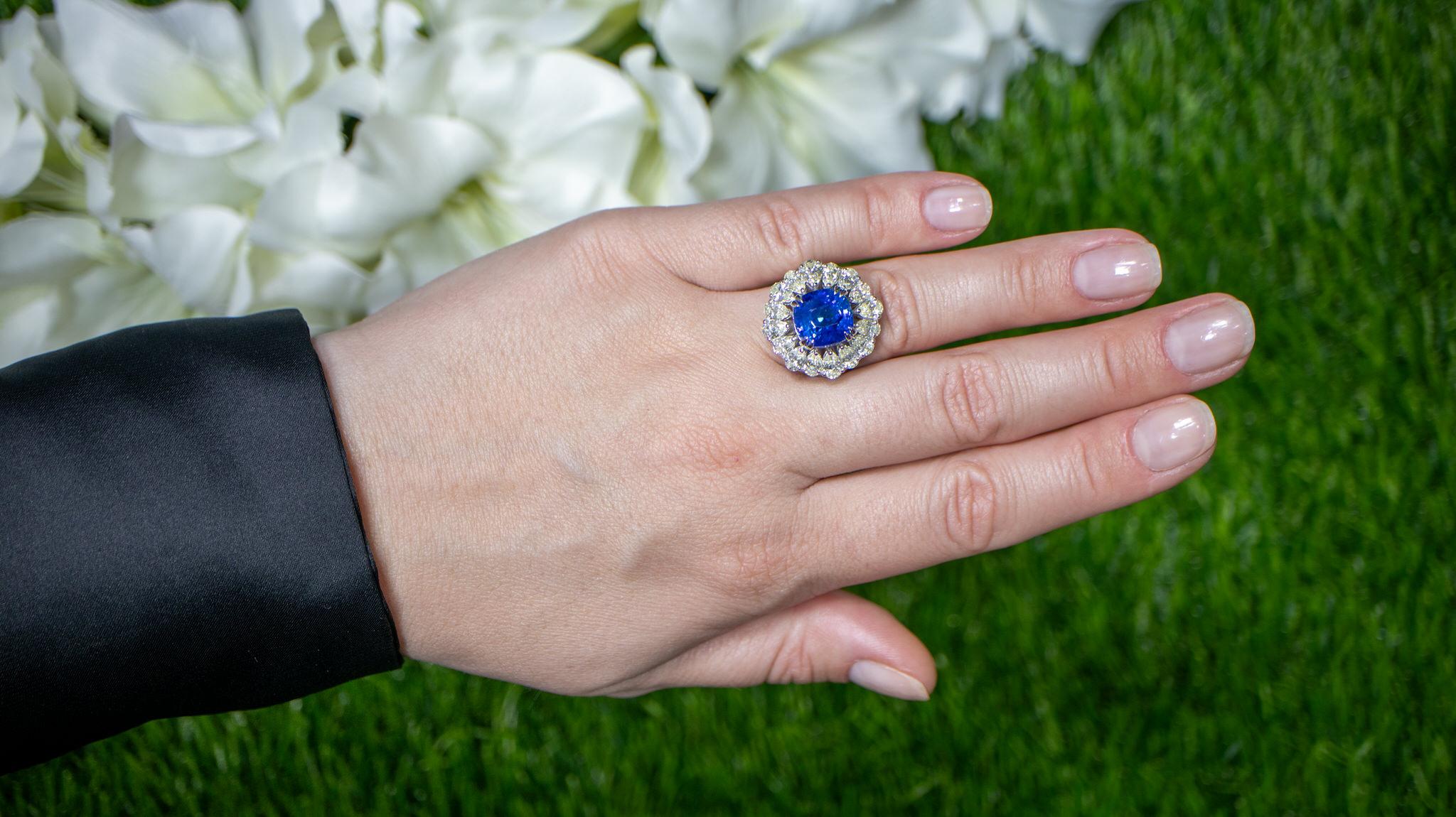 Important Blue Sapphire Ring With Pear Diamond Halo 9.85 Carats 18K Gold In Excellent Condition For Sale In Laguna Niguel, CA